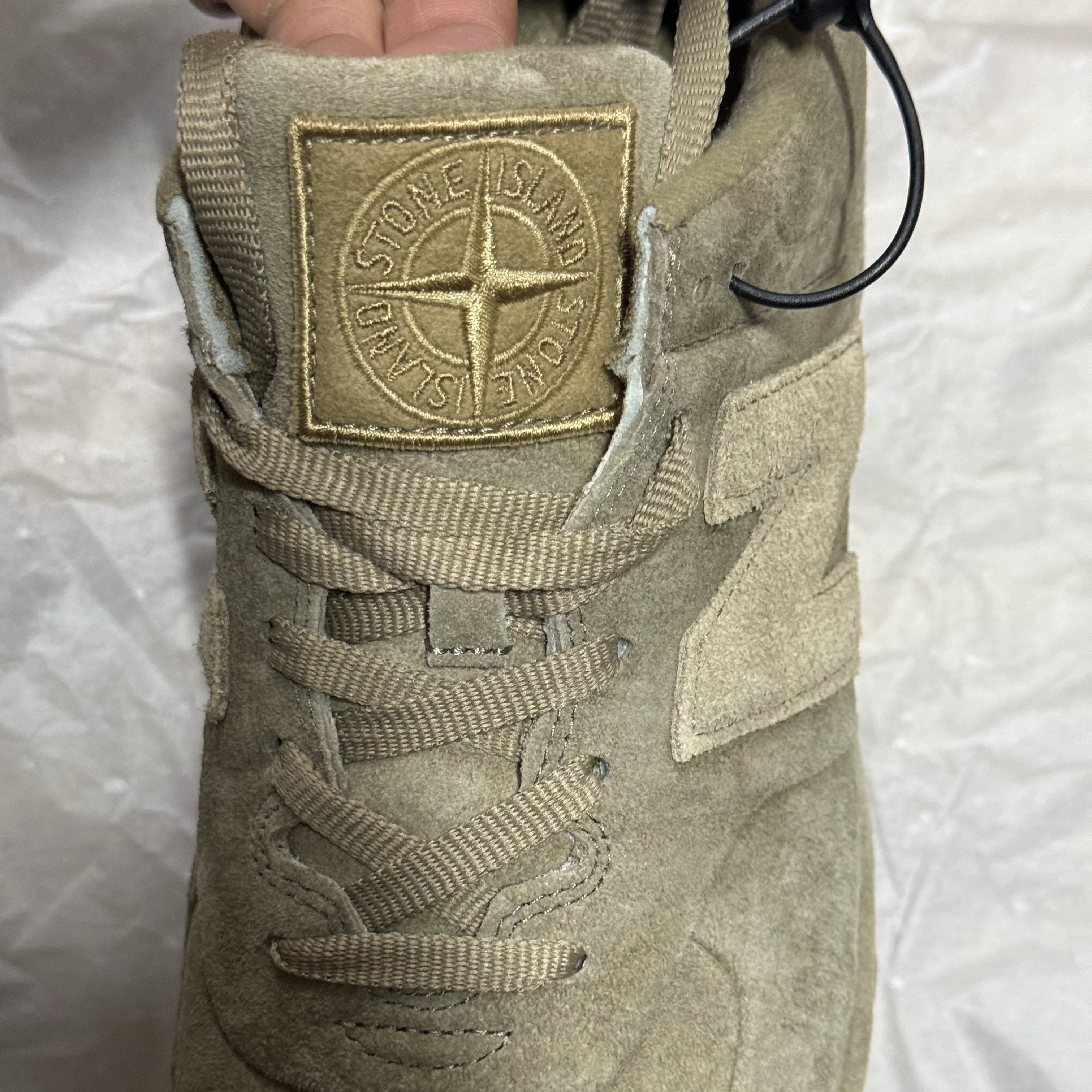 New Balance x Stone Island 574 Ghost Dark Beige 착용 스타일 - 2