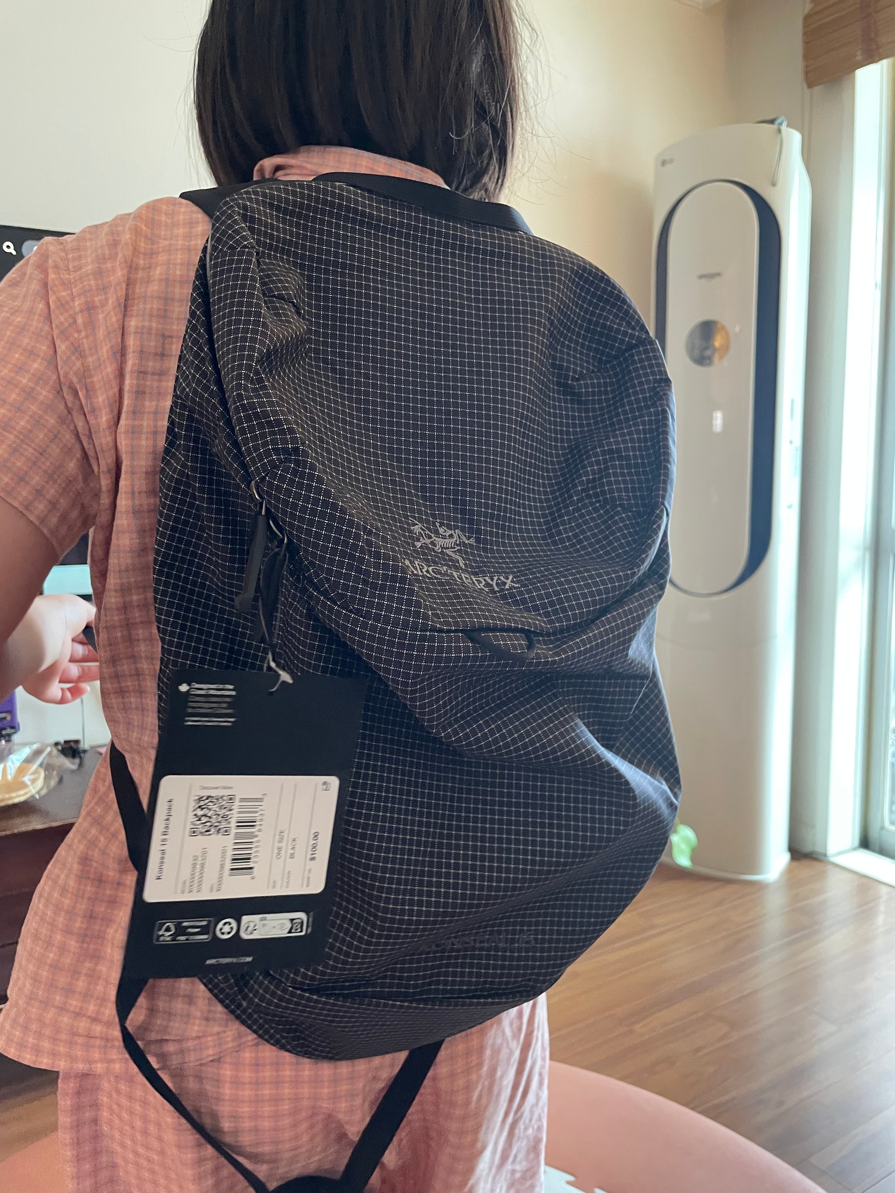 Arc'teryx Konseal 15 Backpack Black 착용 스타일 - 2