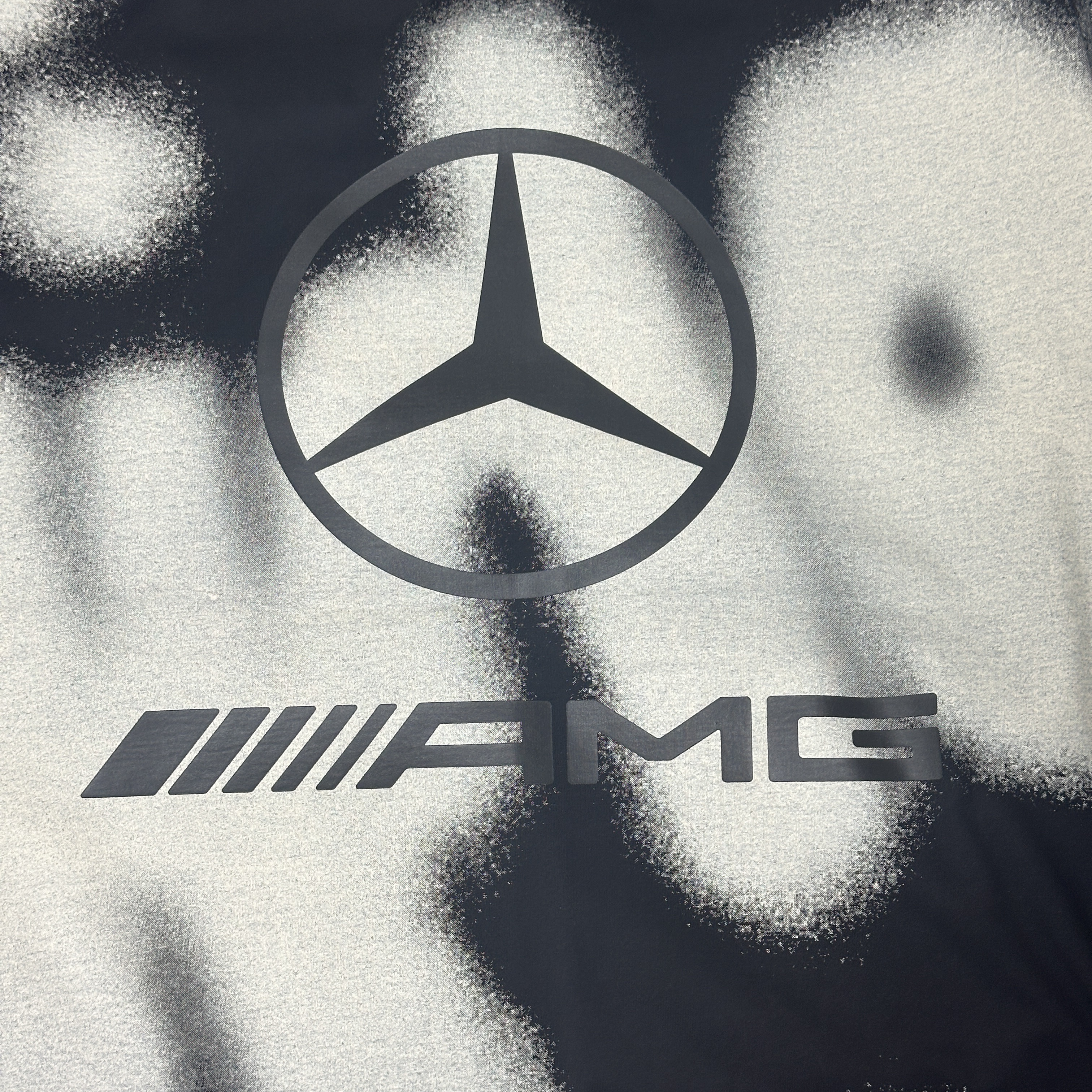 Mercedes AMG Petronas x Y-3 F1 Team Silver Arrow Yohji Graphic Long Sleeve T-shirt Black 착용 스타일 - 1
