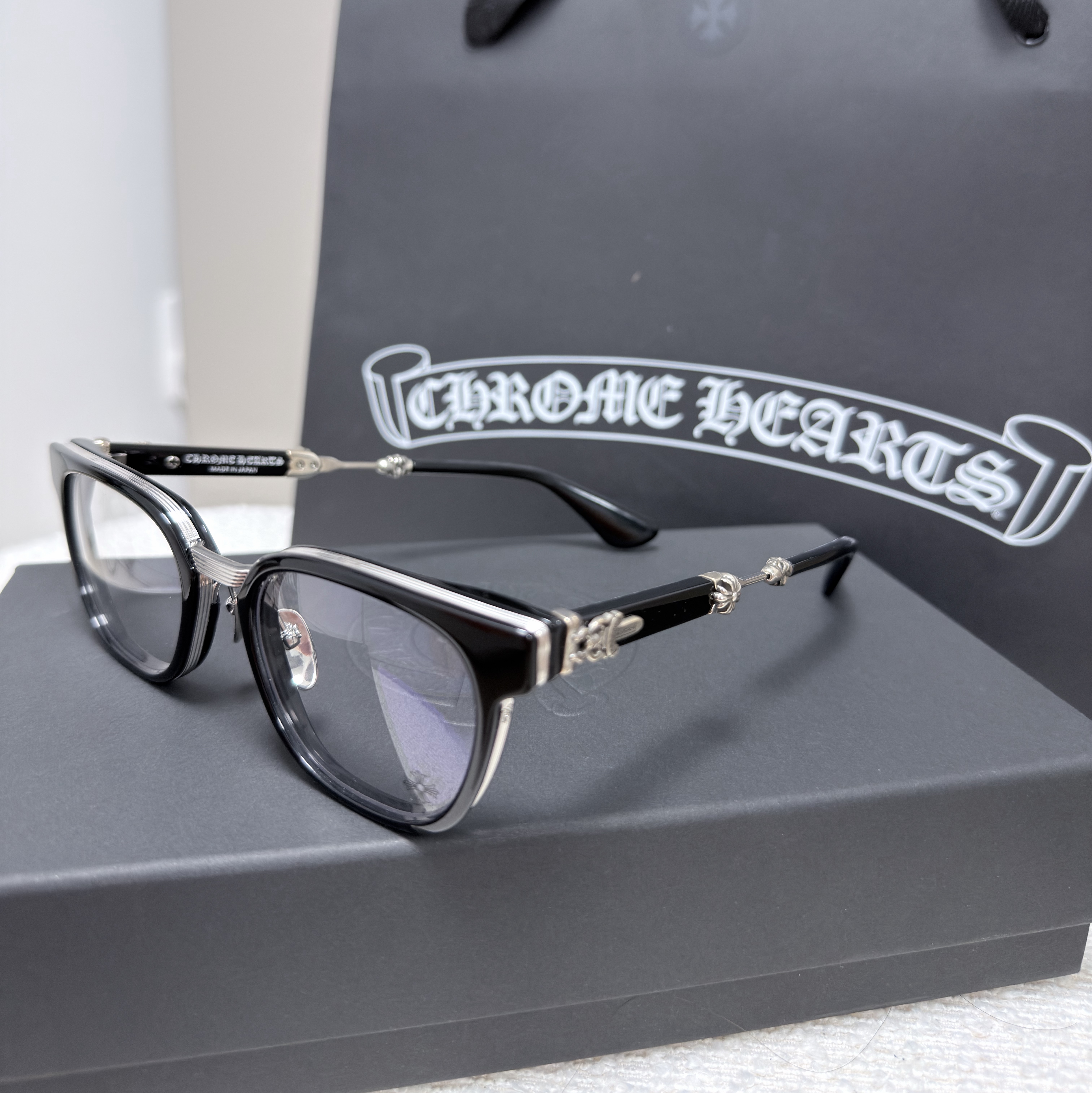 Chrome Hearts Duck Butter Black Shiny Silver 착용 스타일