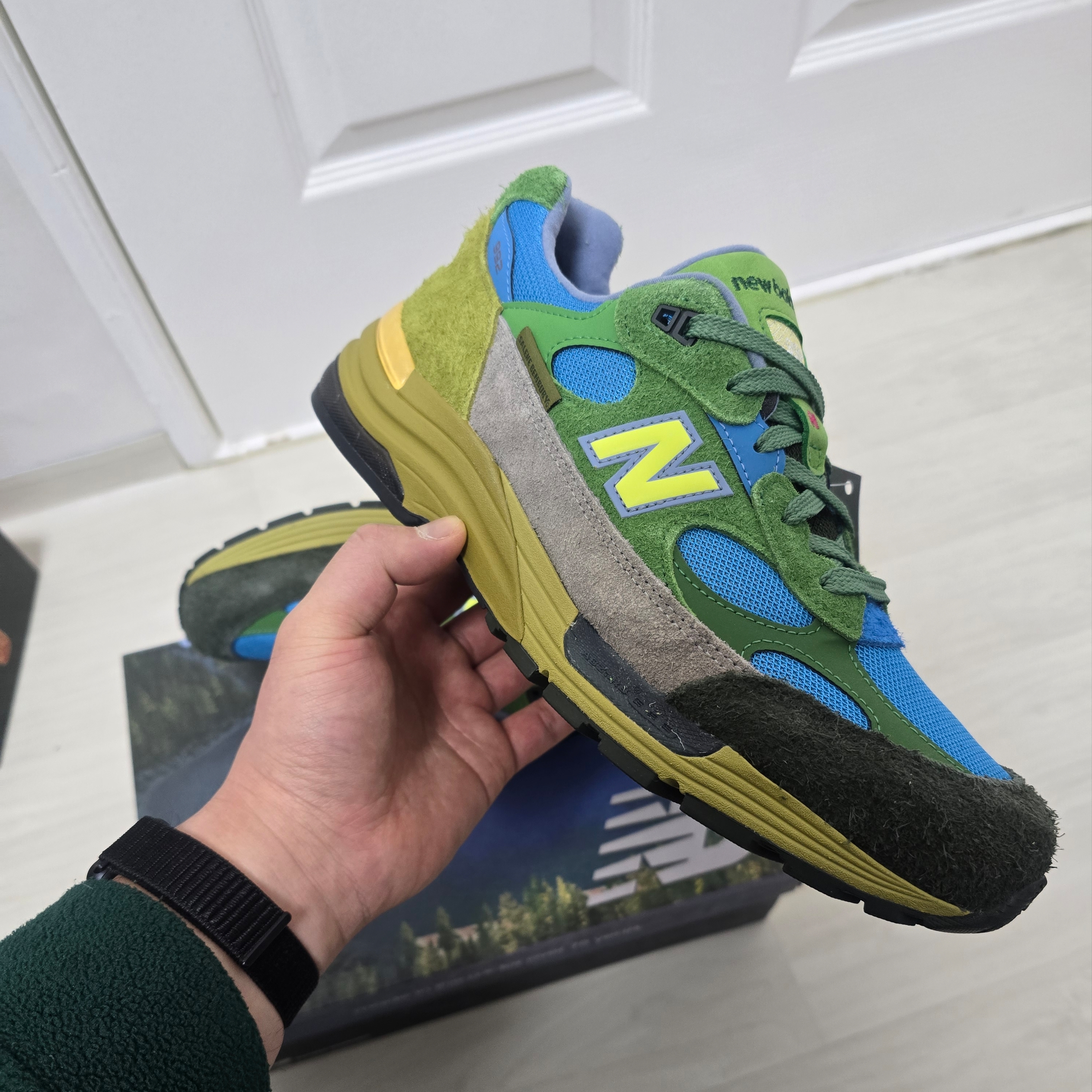 New Balance x Salehe Bembury 992 Green Blue - D Standard 착용 스타일 - 3