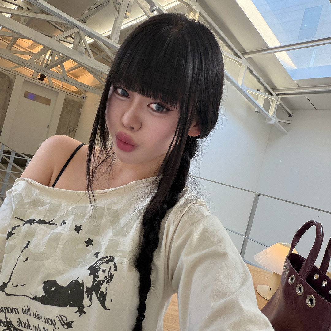 Thevinylhouse Raw Cut Over Ls Tee (W) Cream 착용 스타일