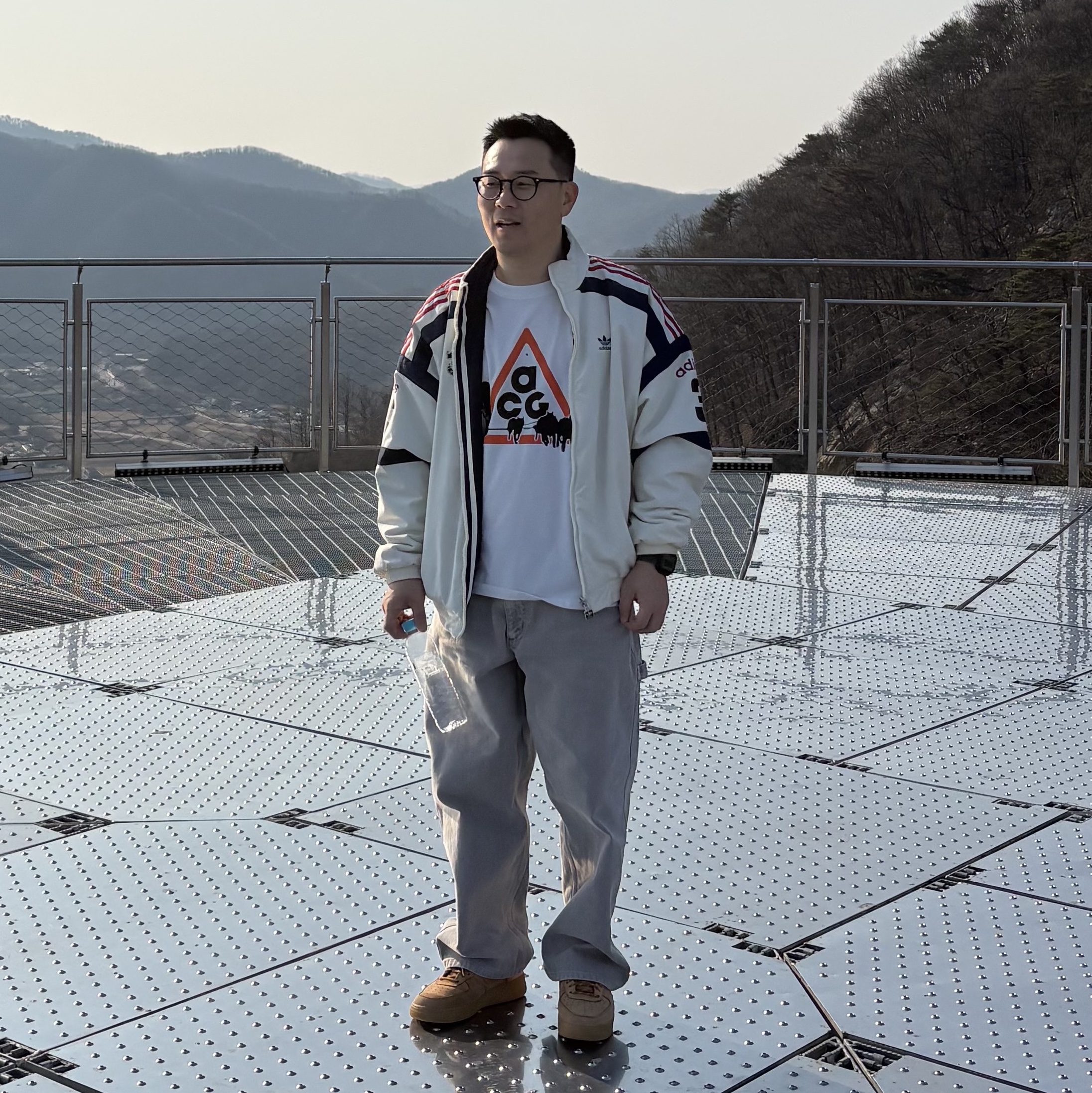 Adidas Team Reversible Padded Jacket Cream White - KR Sizing, Nike Life Carpenter Pants Light Iron Ore - Asia 착용 스타일 - 1