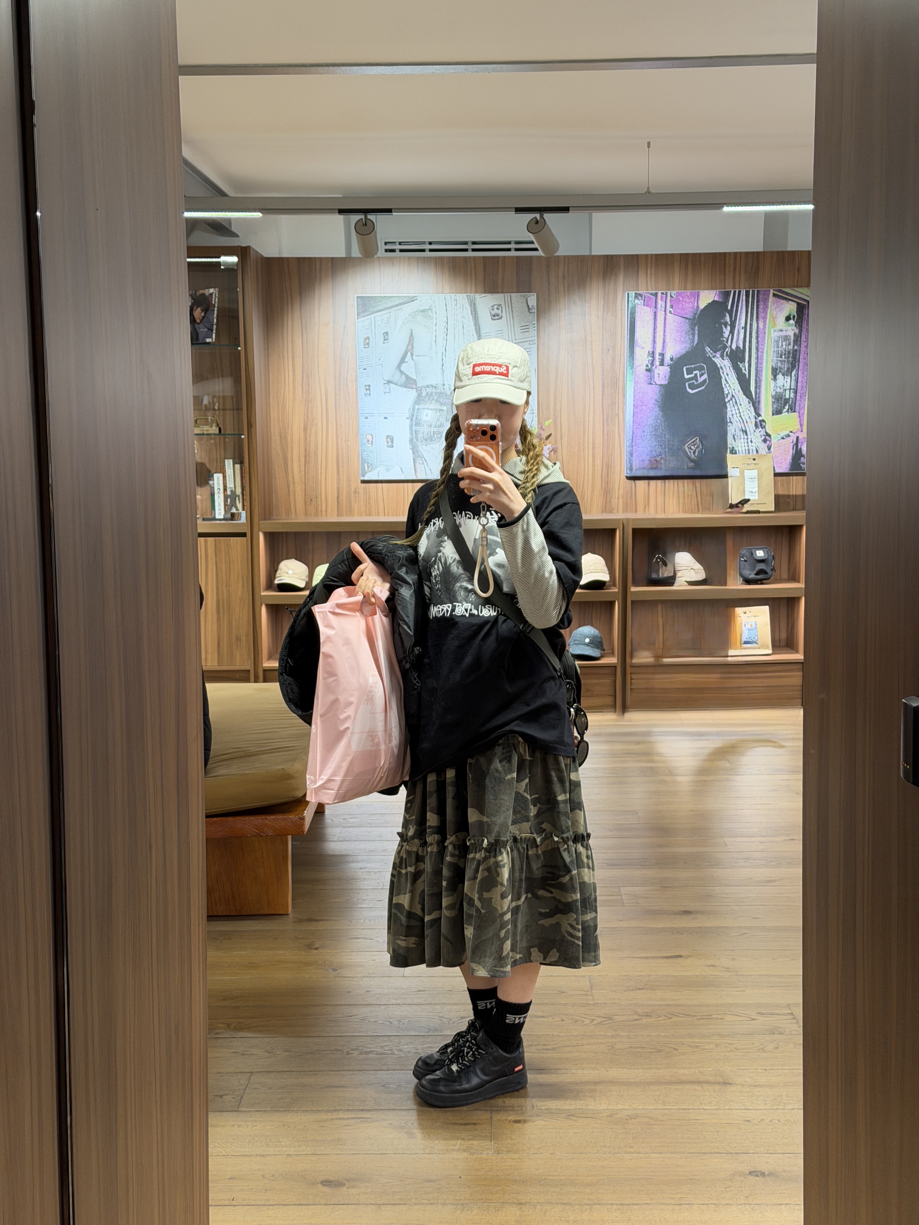 Supreme Denim Camp Cap Natural - 23SS, Carhartt WIP Prescott Shoulder Pouch Black 착용 스타일 - 2