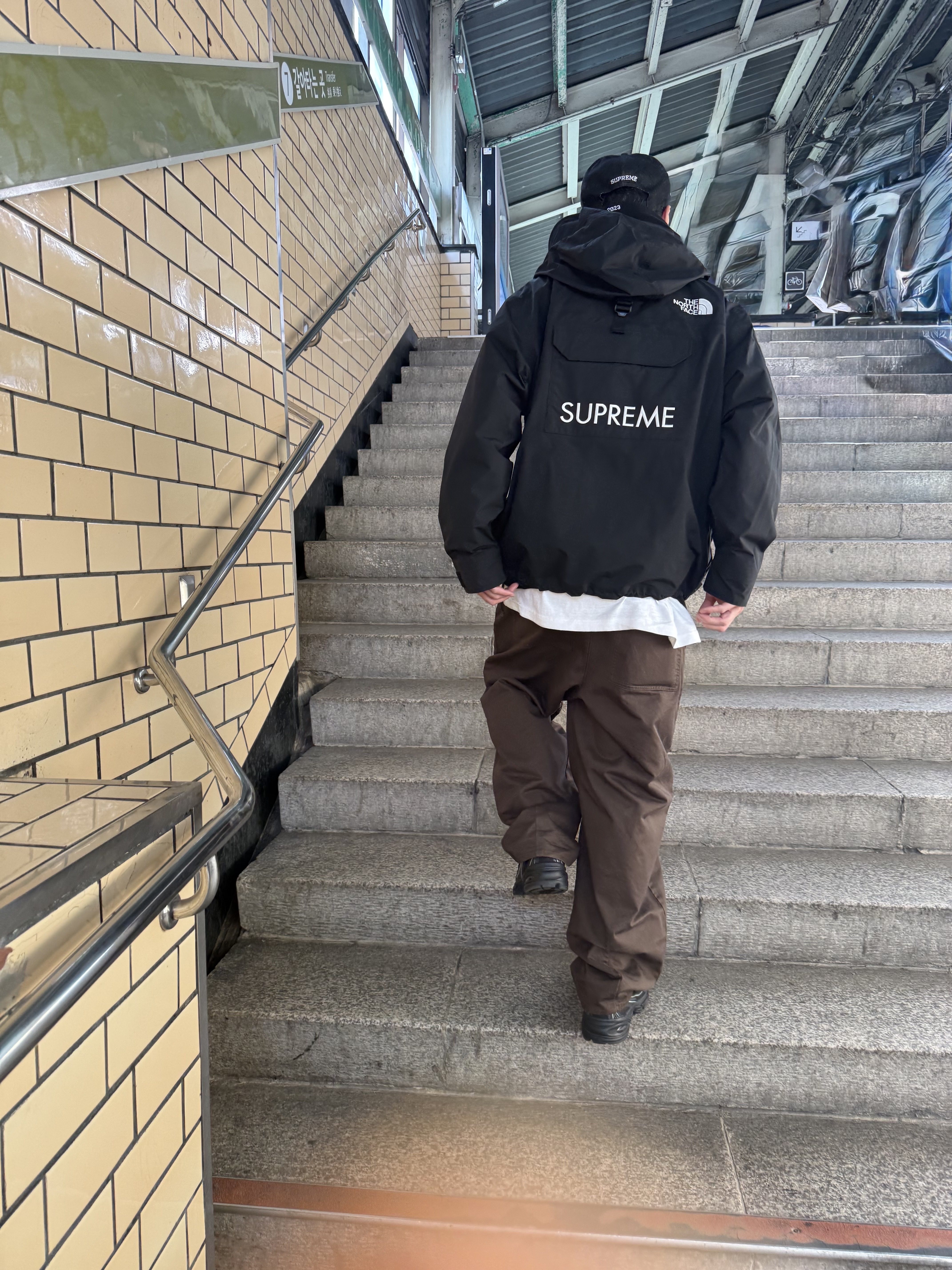 Supreme x The North Face Cargo Jacket Black - 20SS 착용 스타일 - 1
