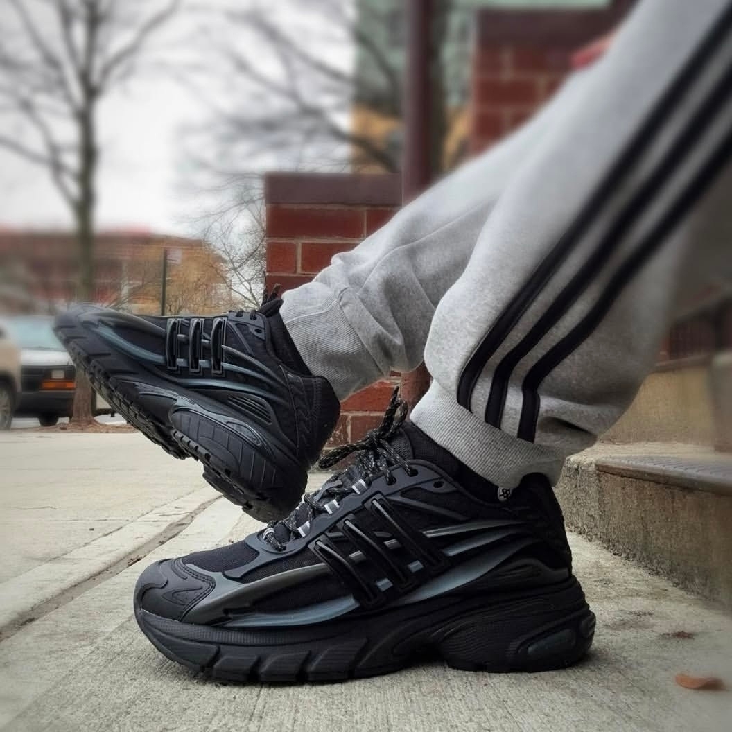 Adidas x Pharrell Williams Virginia Adistar Jellyfish Triple Black 착용 스타일 - 7