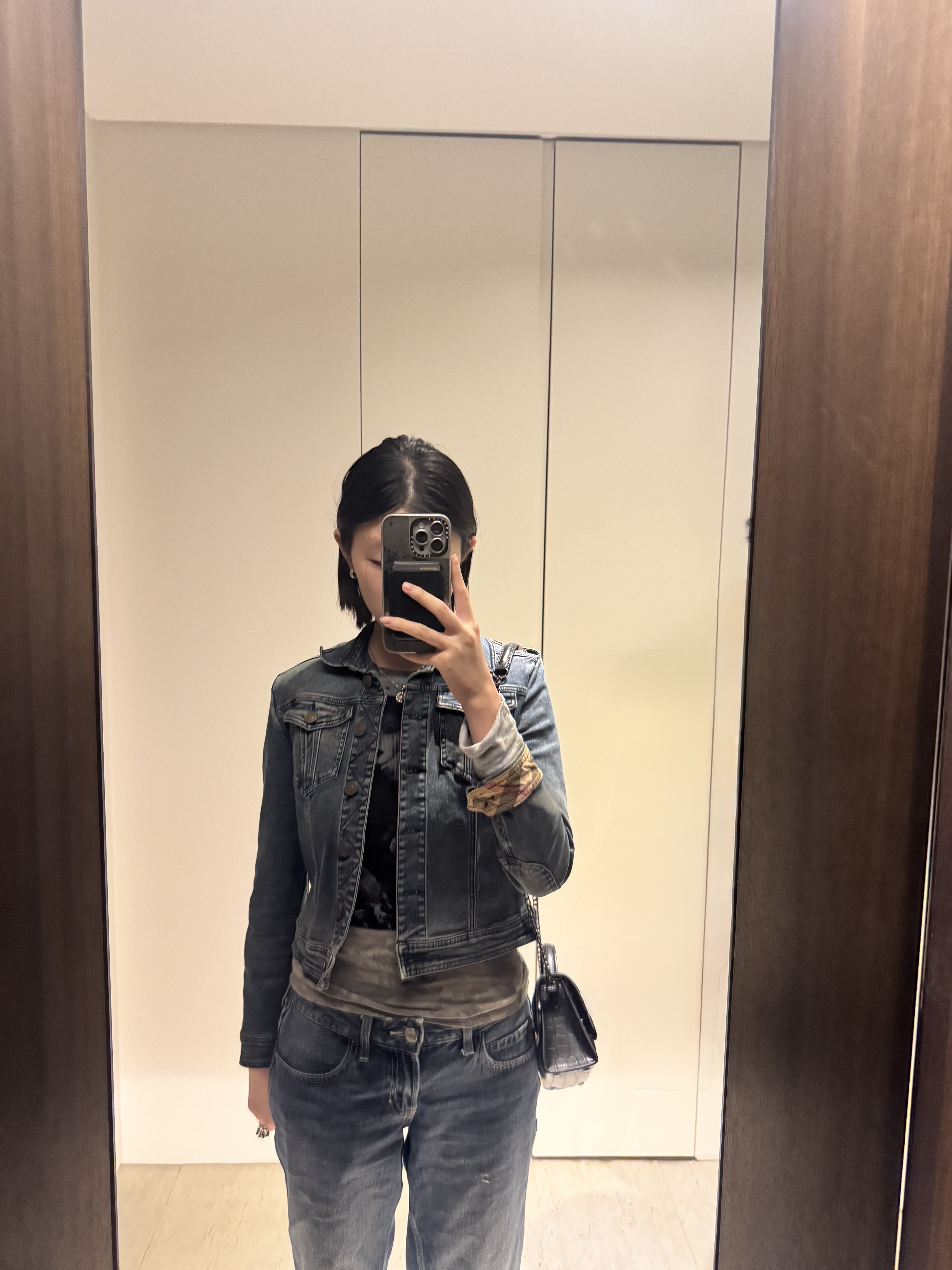 Casetify x Matin Kim iPhone Signature Magsafe Mirror Case Silver, Lululemon Fast and Free Cold Weather Tight 28 Inch Black 착용 스타일 - 3