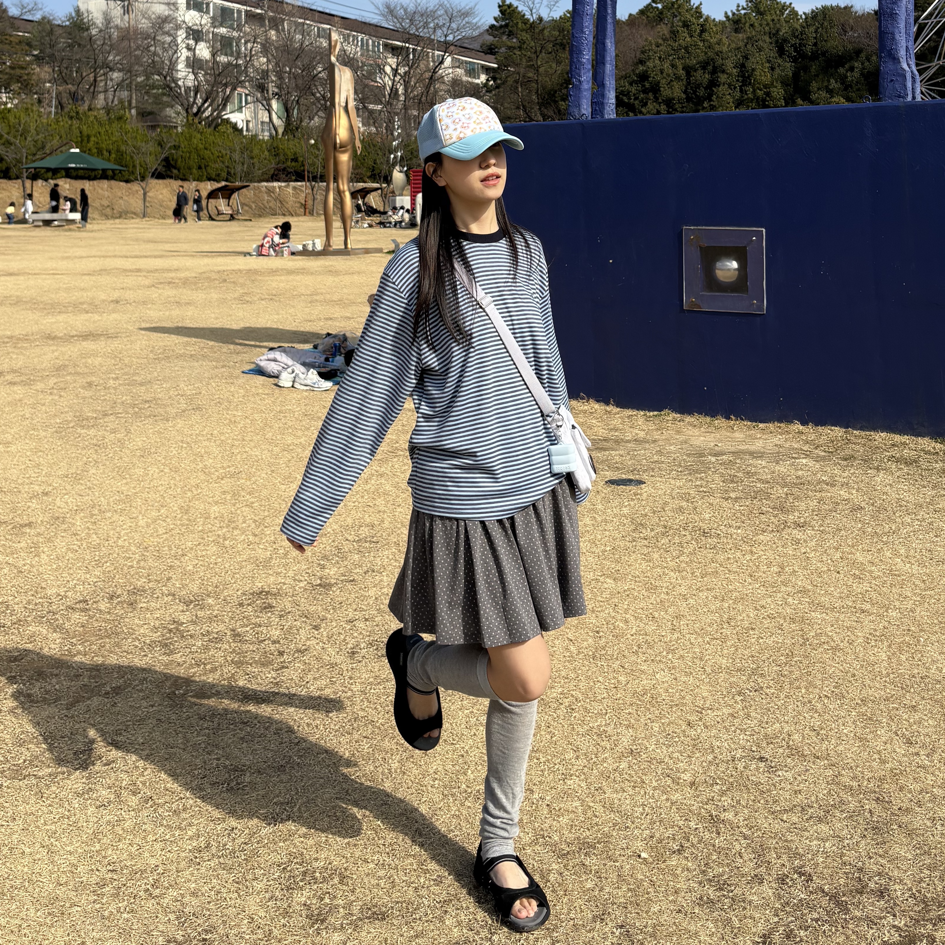 SLOW RECORD HOUSE Stripe Long Sleeve Blue 착용 스타일 - 1