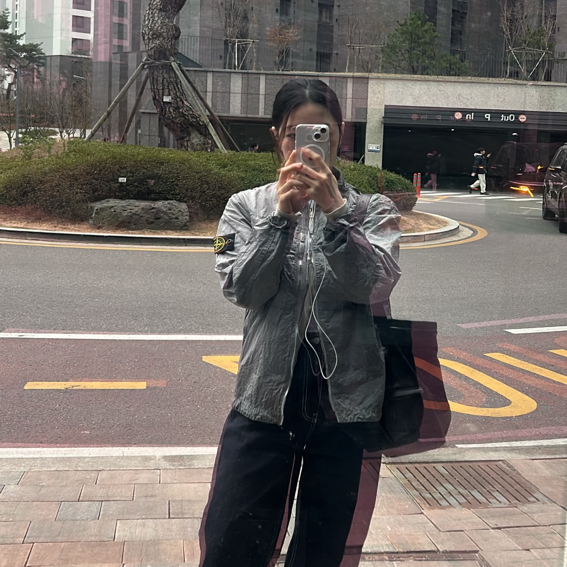 Stone Island 1200005 Nylon Metal in Econyl Overshirt with Pocket and Two-Way Zipper Pearl Grey - 25SS 착용 스타일 - 1