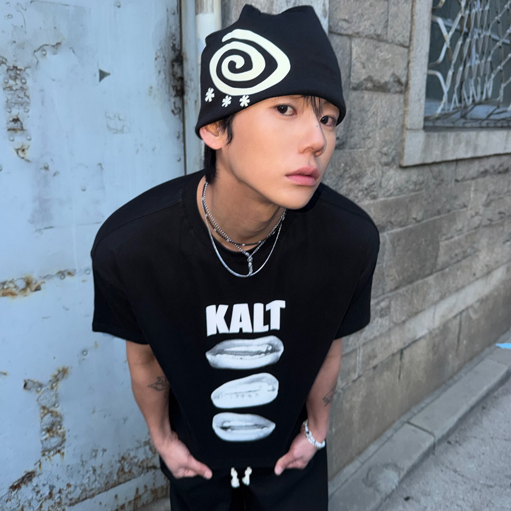 아모우 칼트 립스 하프 티셔츠 블랙(AMOU Kalt Lips Half T-Shirts Black) - 4