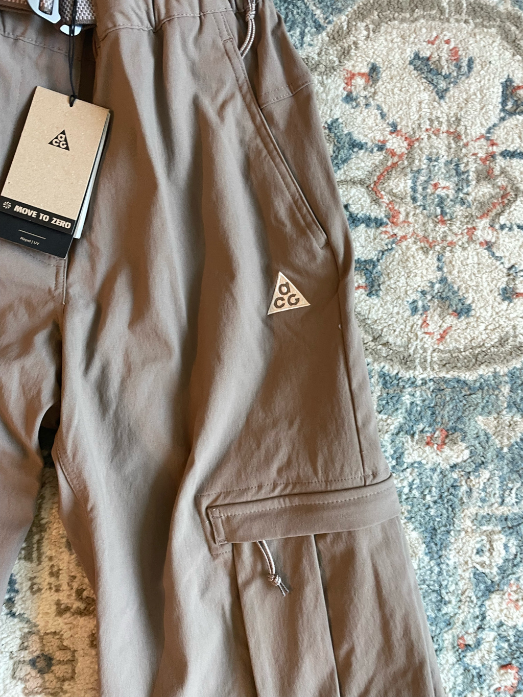 (W) Nike ACG Smith Summit Cargo Pants Mink Brown College Grey - Asia 착용 스타일 - 7