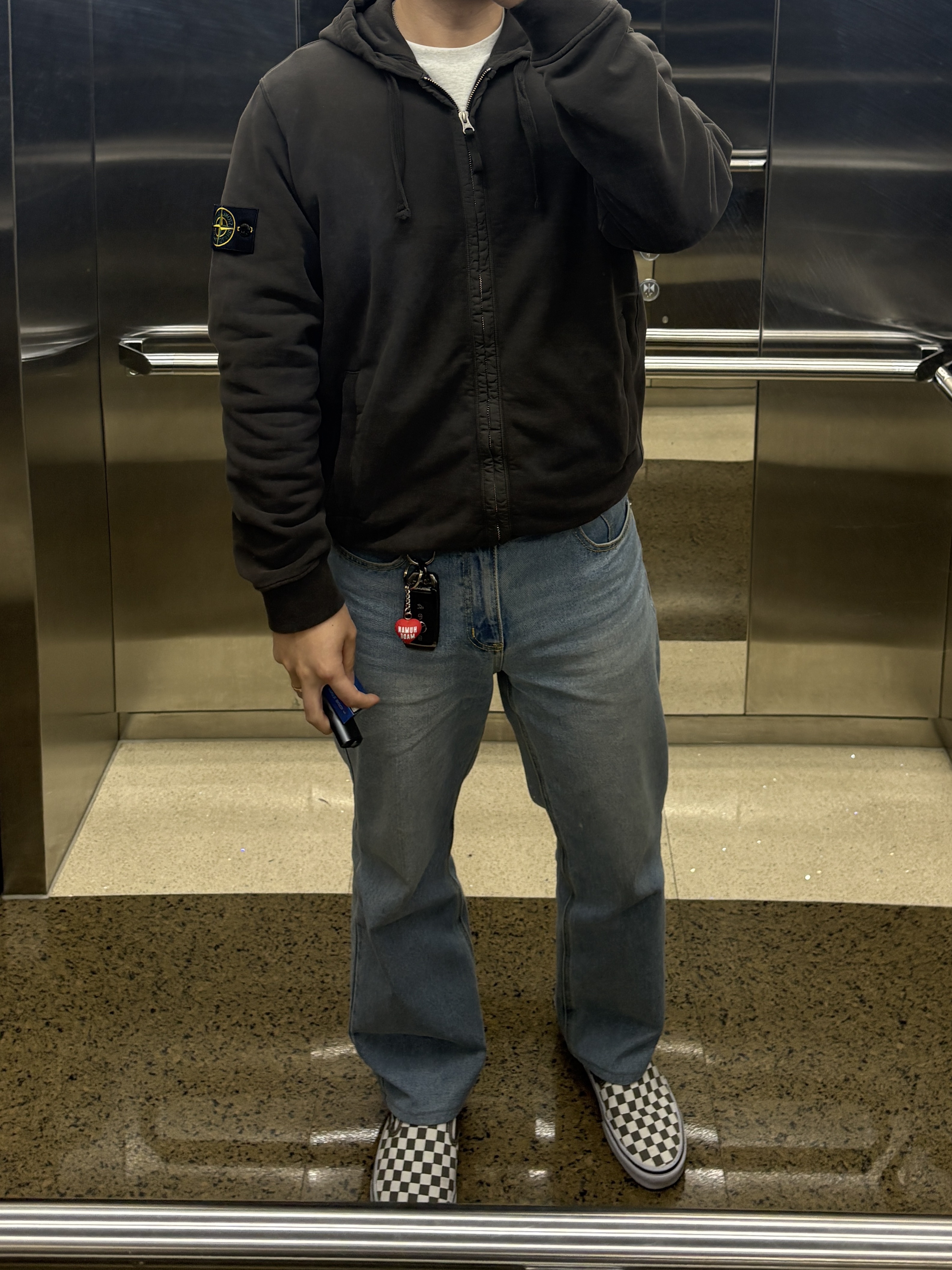 Stone Island 6100067 Brushed Organic Cotton Fleece Regular Fit Hooded Zip Up Sweatshirt with Pockets Lead Grey - 25FW, Human Made Heart Rubber Key Chain Red 착용 스타일