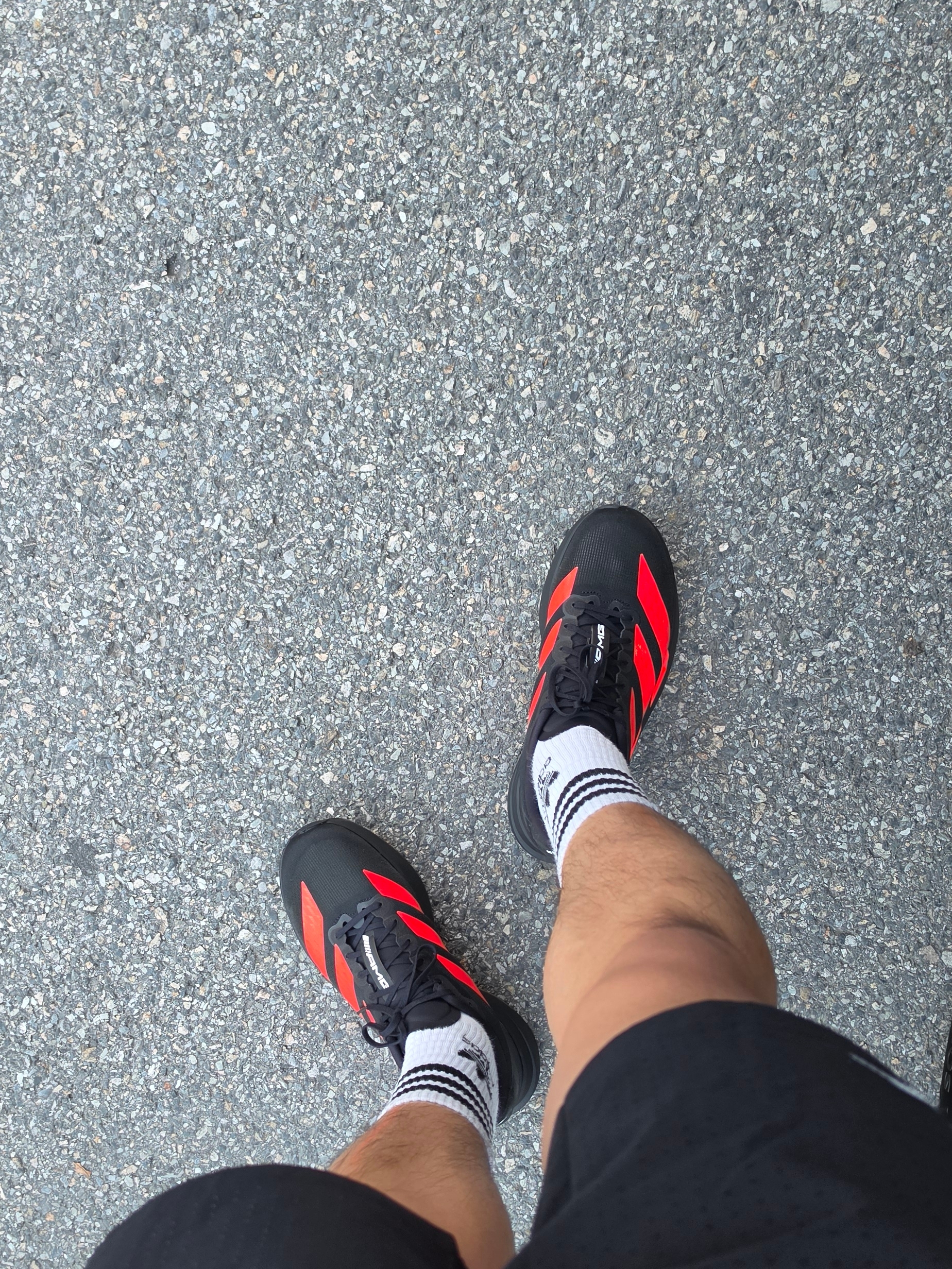 Adidas x Mercedes AMG Petronas Adizero EVO SL Core Black Lucid Red 착용 스타일 - 1