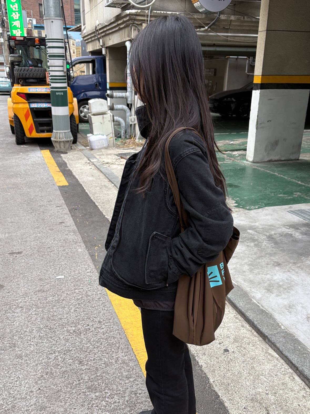 Berlin Photobook Distribution Bfv 001 Bag Brown 착용 스타일