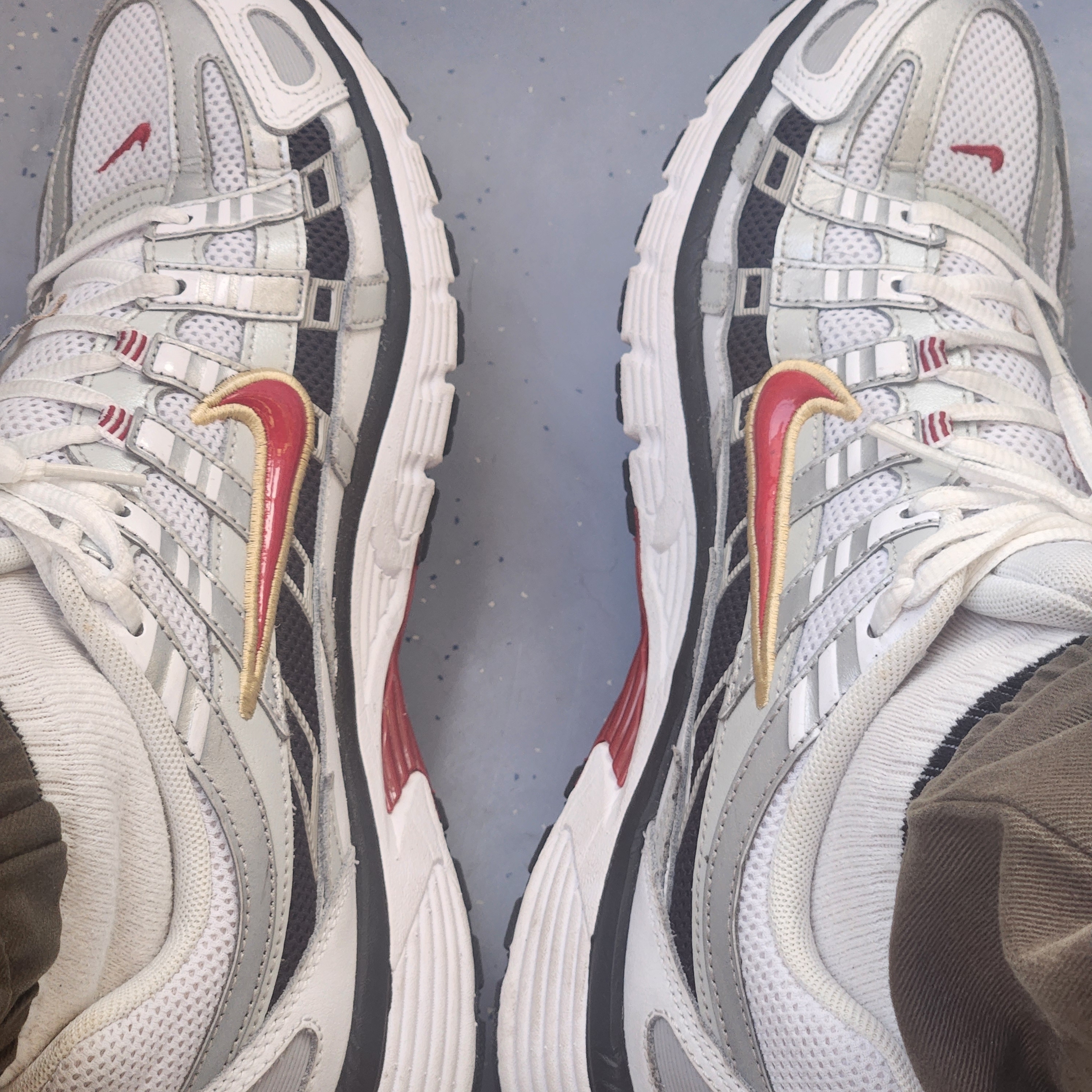 Nike P-6000 White Varsity Red 착용 스타일