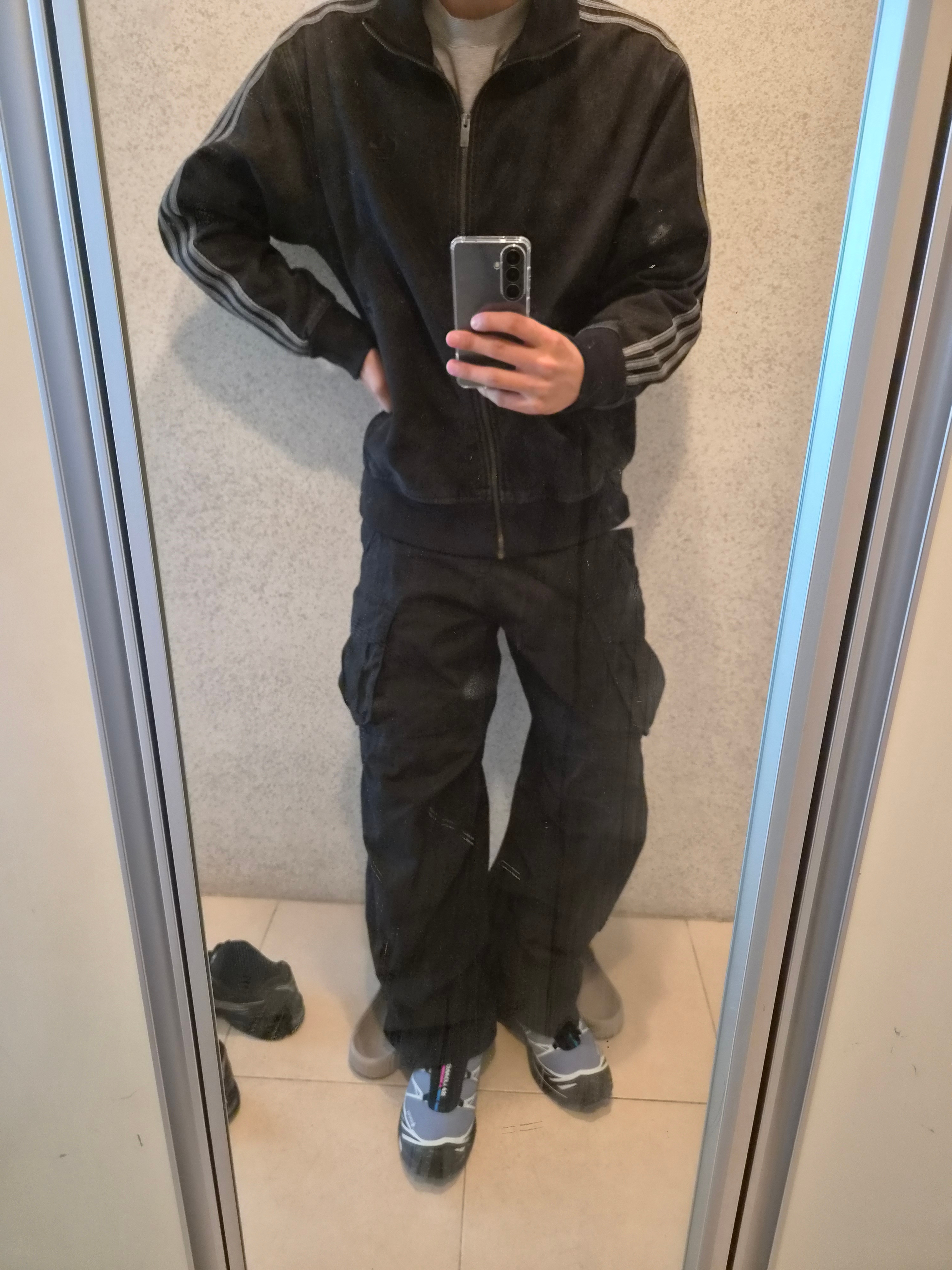 Salomon XT-6 GTX Black Infinity, Flavorism VTG Washed Cargo Pants Black 착용 스타일 - 1