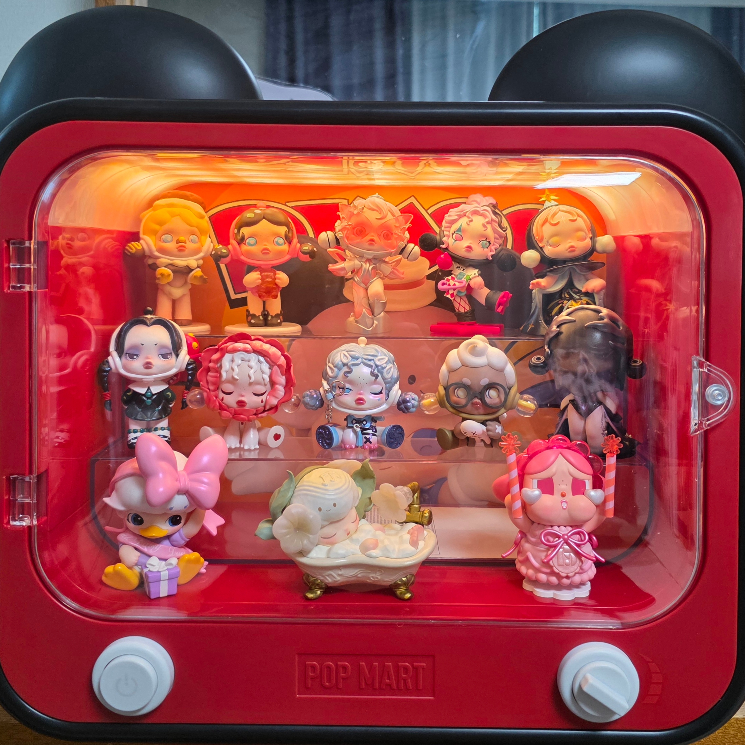 Pop Mart Dimoo World x Disney Series TV Luminous Display Container, Pop Mart Dimoo The Missing Day Series Figures Soaking In A Dream (Opened Case) 착용 스타일 - 2