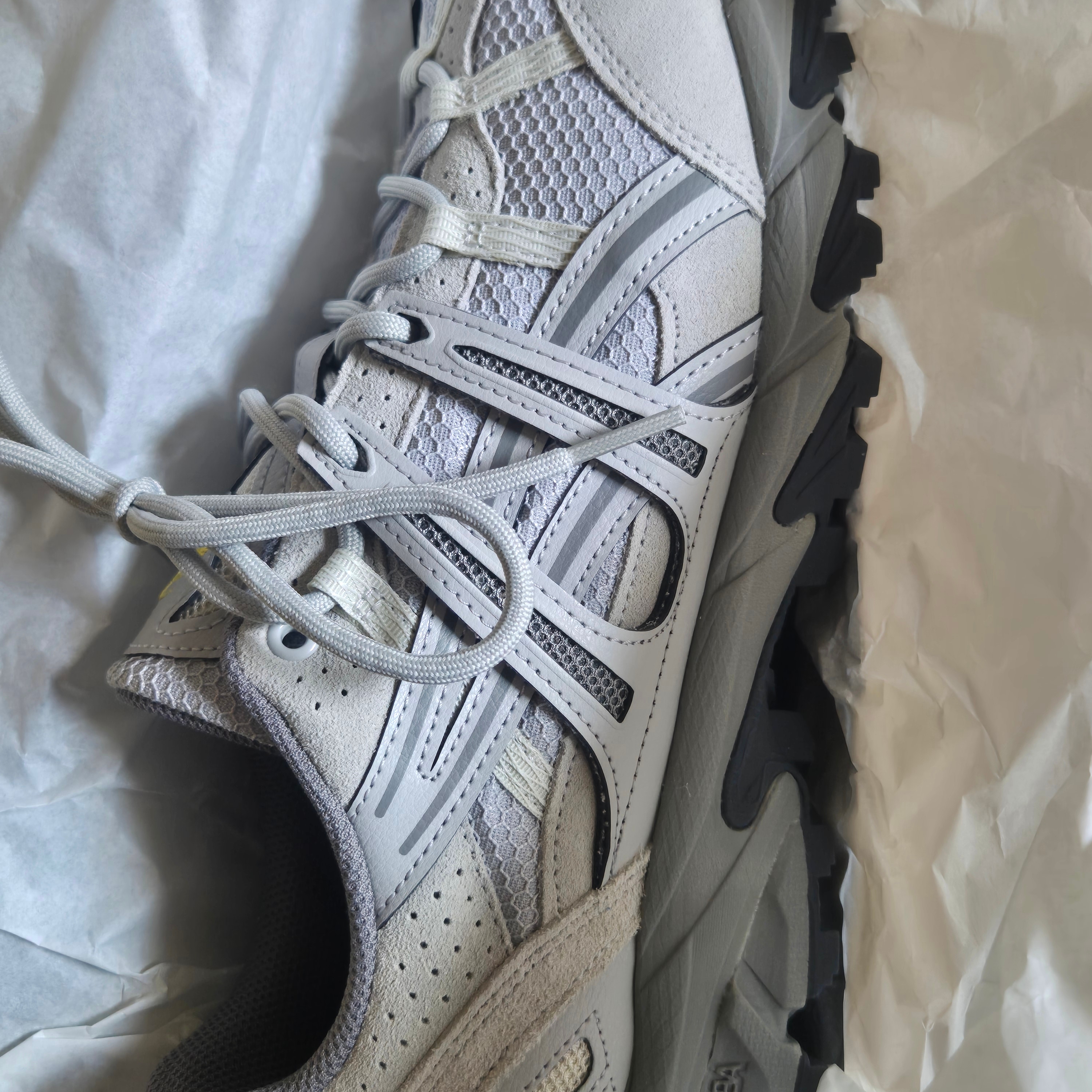Asics Gel-Sonoma 15-50 Oyster Grey 착용 스타일
