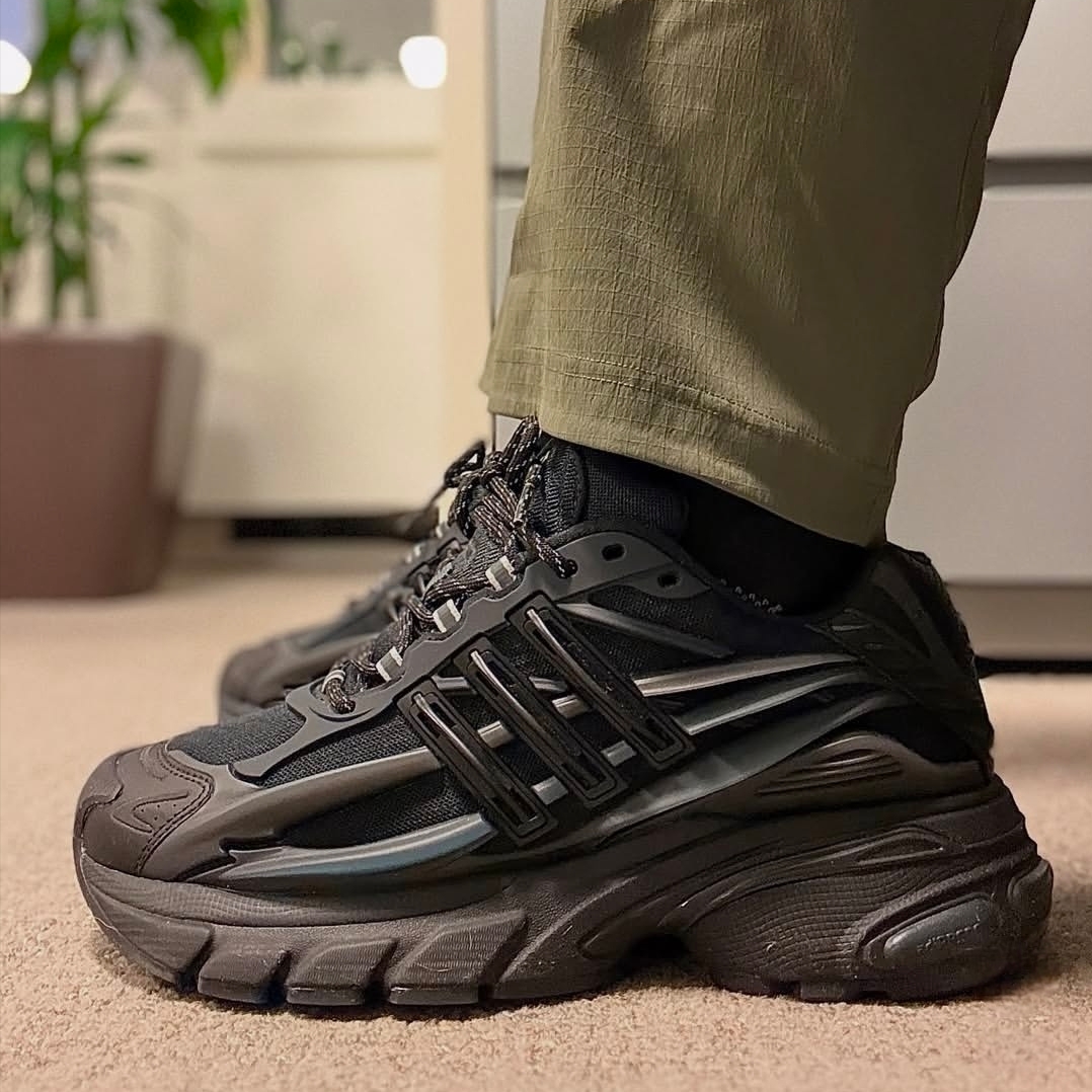 Adidas x Pharrell Williams Virginia Adistar Jellyfish Triple Black 착용 스타일 - 6