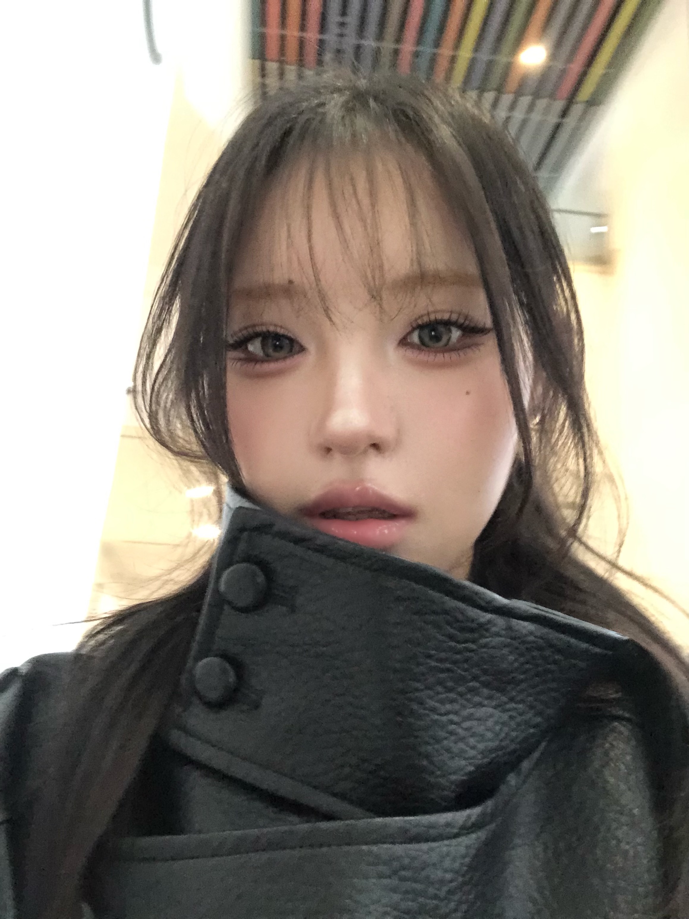 Zara Faux Leather Jacket Black, Alo Yoga Iconic Shopper Tote Bag Grey Tiedye 착용 스타일 - 2