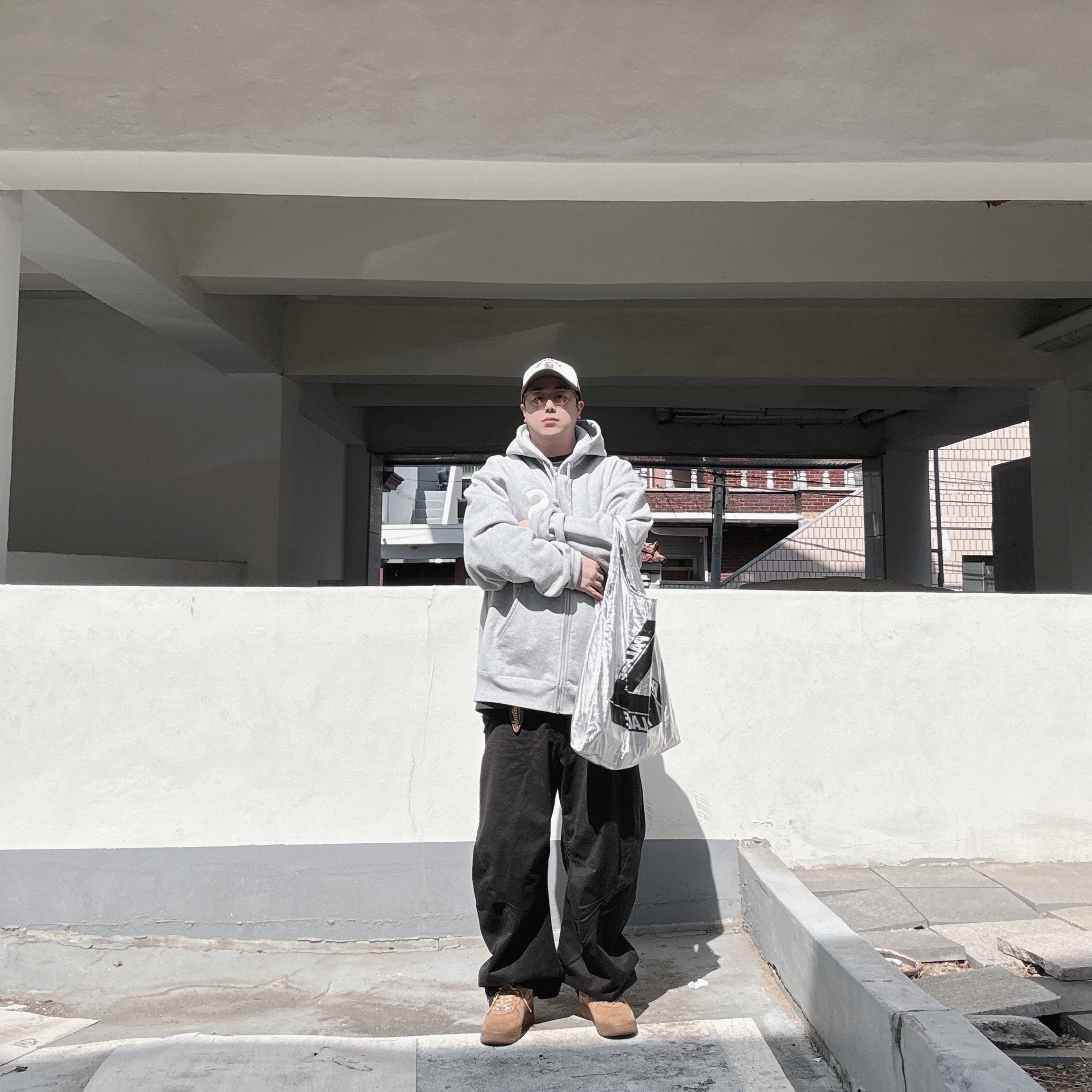 BAPE College Mesh Cap Olive Drab, Supreme S Logo Zip Up Hooded Sweatshirt Heather Grey - 25FW 착용 스타일 - 1