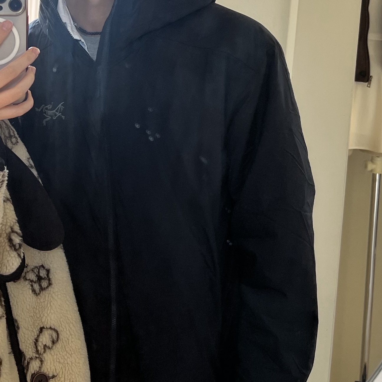 Arc'teryx Atom Hoody Black 착용 스타일