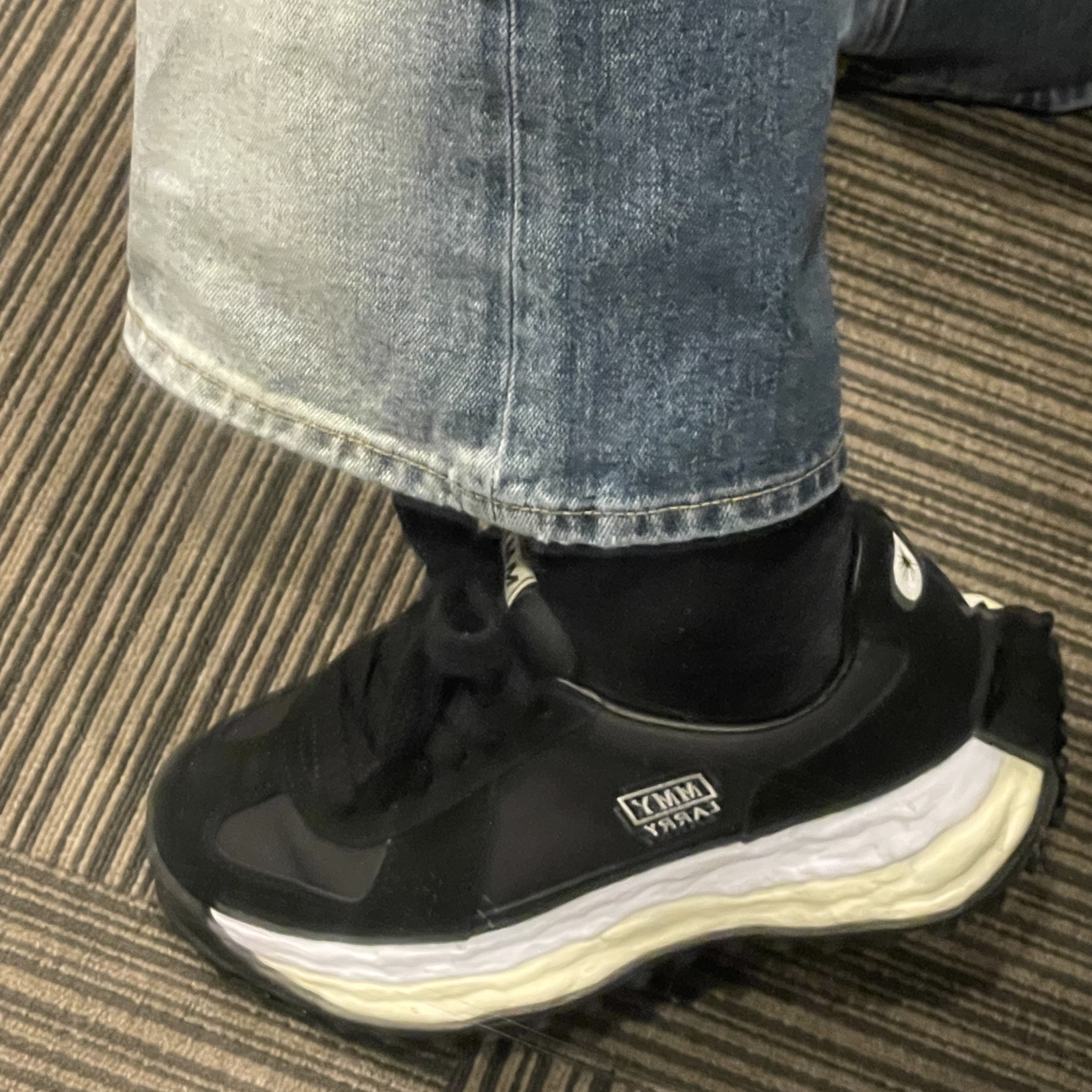 Maison Mihara Yasuhiro Larry OG Sole Canvas Low-top Sneakers Black 착용 스타일