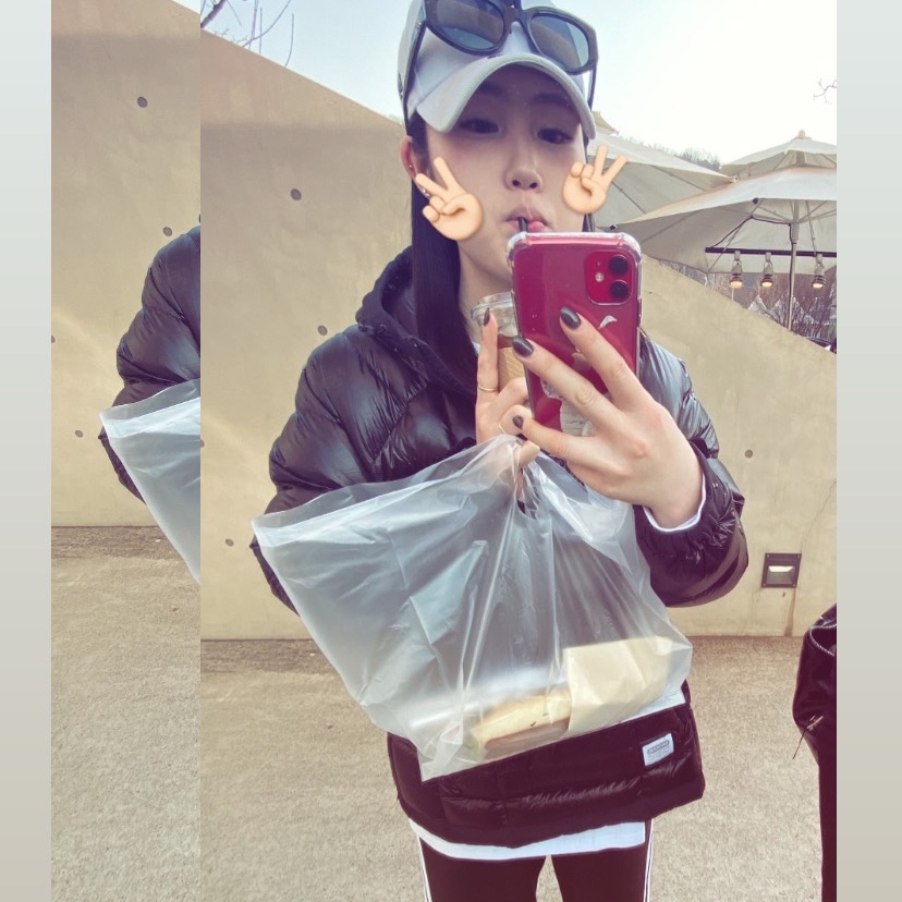 (W) Celine Triomphe 01 Sunglasses in Acetate Black Black, (W) Adidas Essentials 3-Stripes French Terry Wide Pants Black - KR Sizing 착용 스타일 - 1