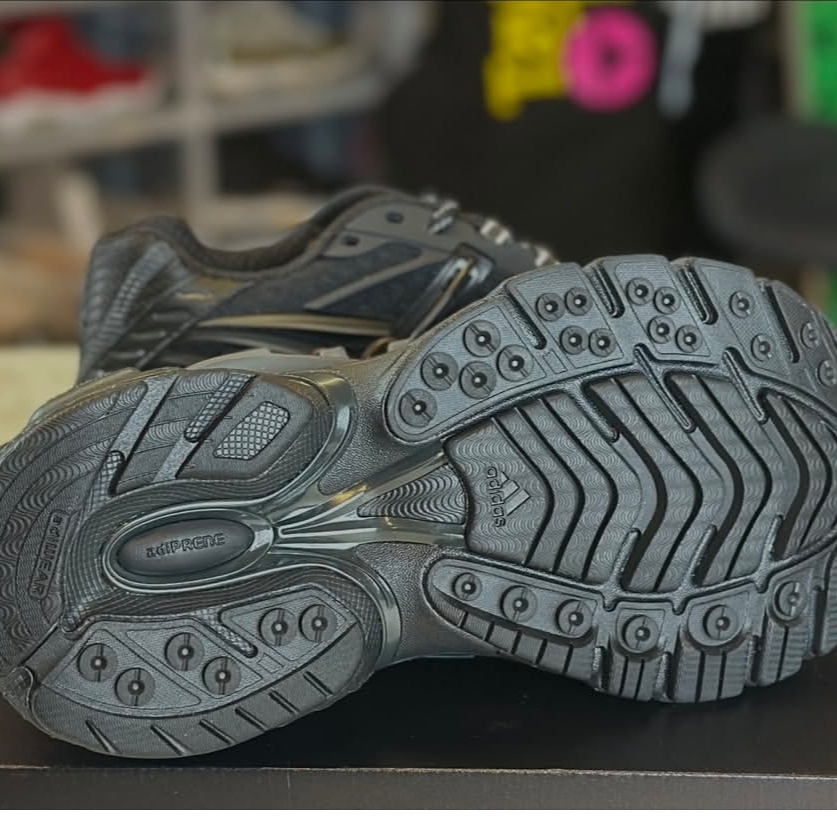 Adidas x Pharrell Williams Virginia Adistar Jellyfish Triple Black 착용 스타일 - 9