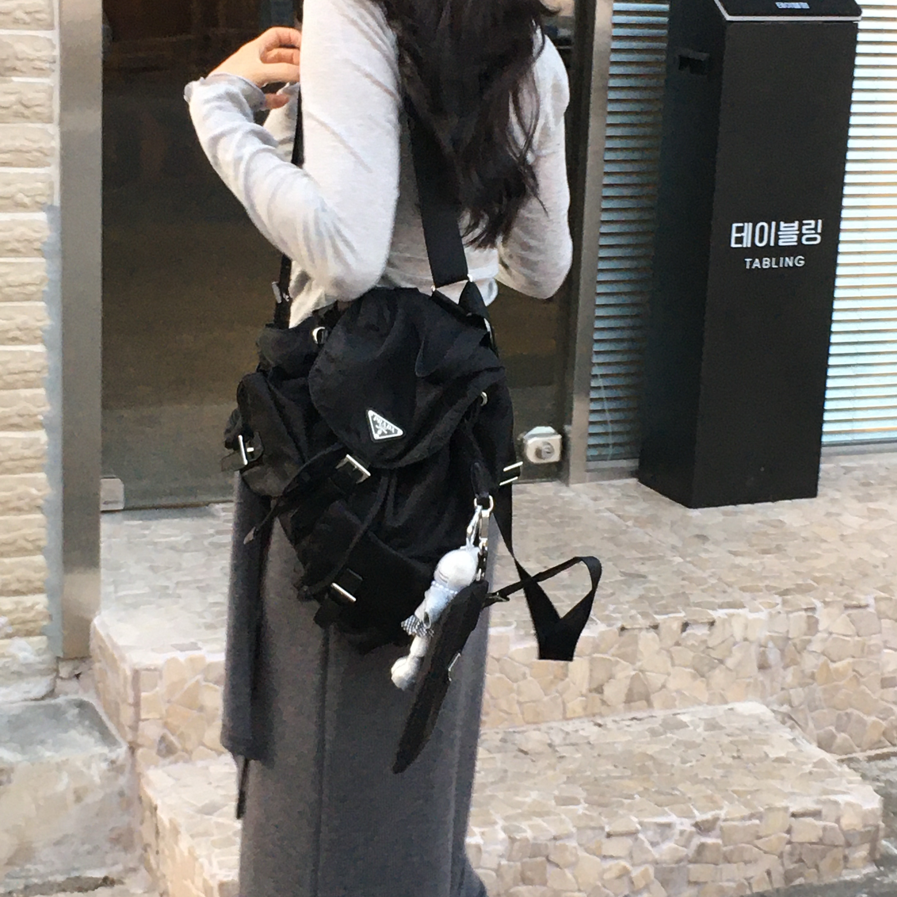 Prada Re-Nylon Medium Backpack Black 착용 스타일