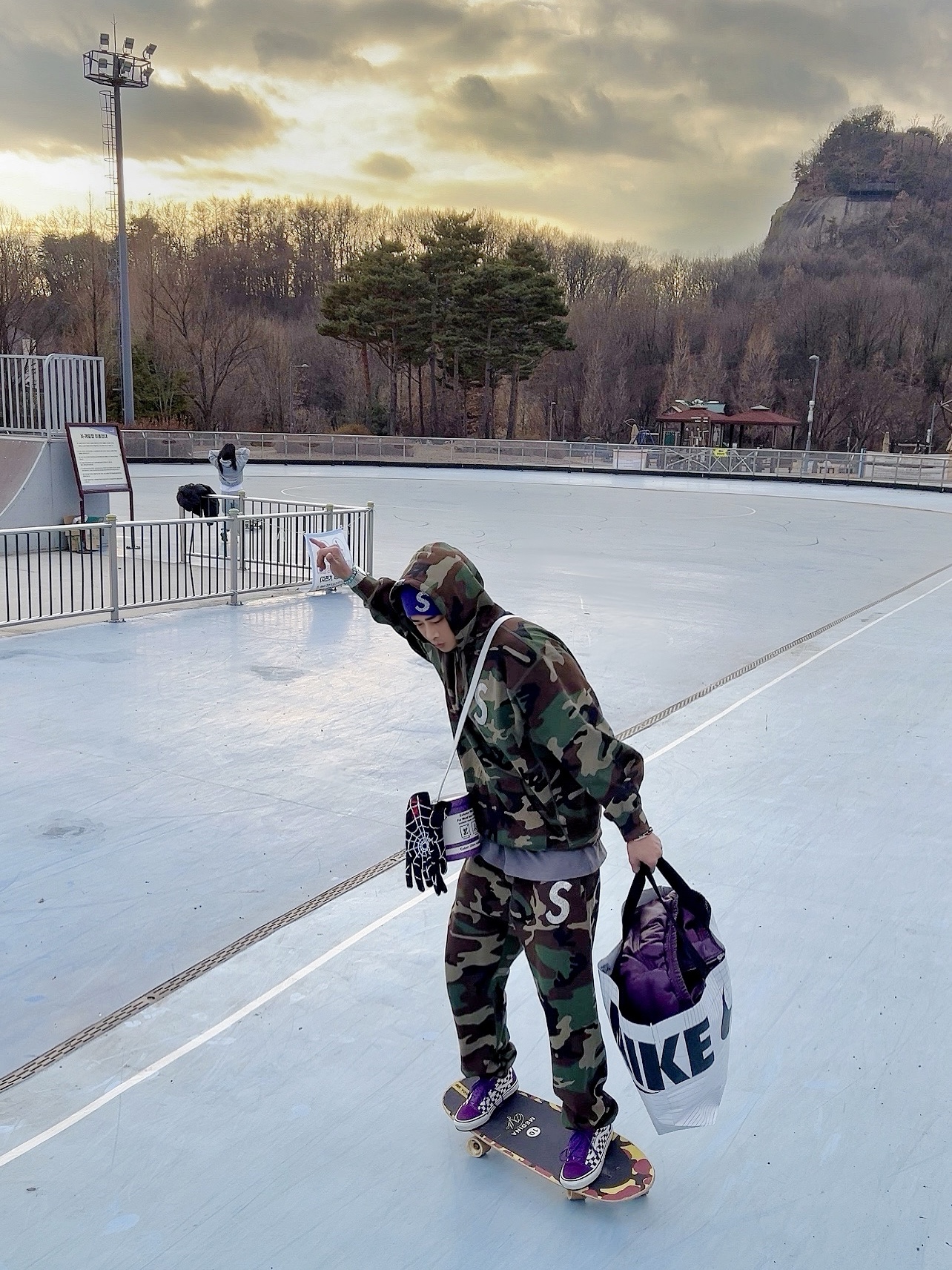 Supreme x Schott Chevron Leather Down Puffer Jacket Purple - 24FW, Supreme New Era Swarovski S Logo Beanie Purple - 21SS 착용 스타일