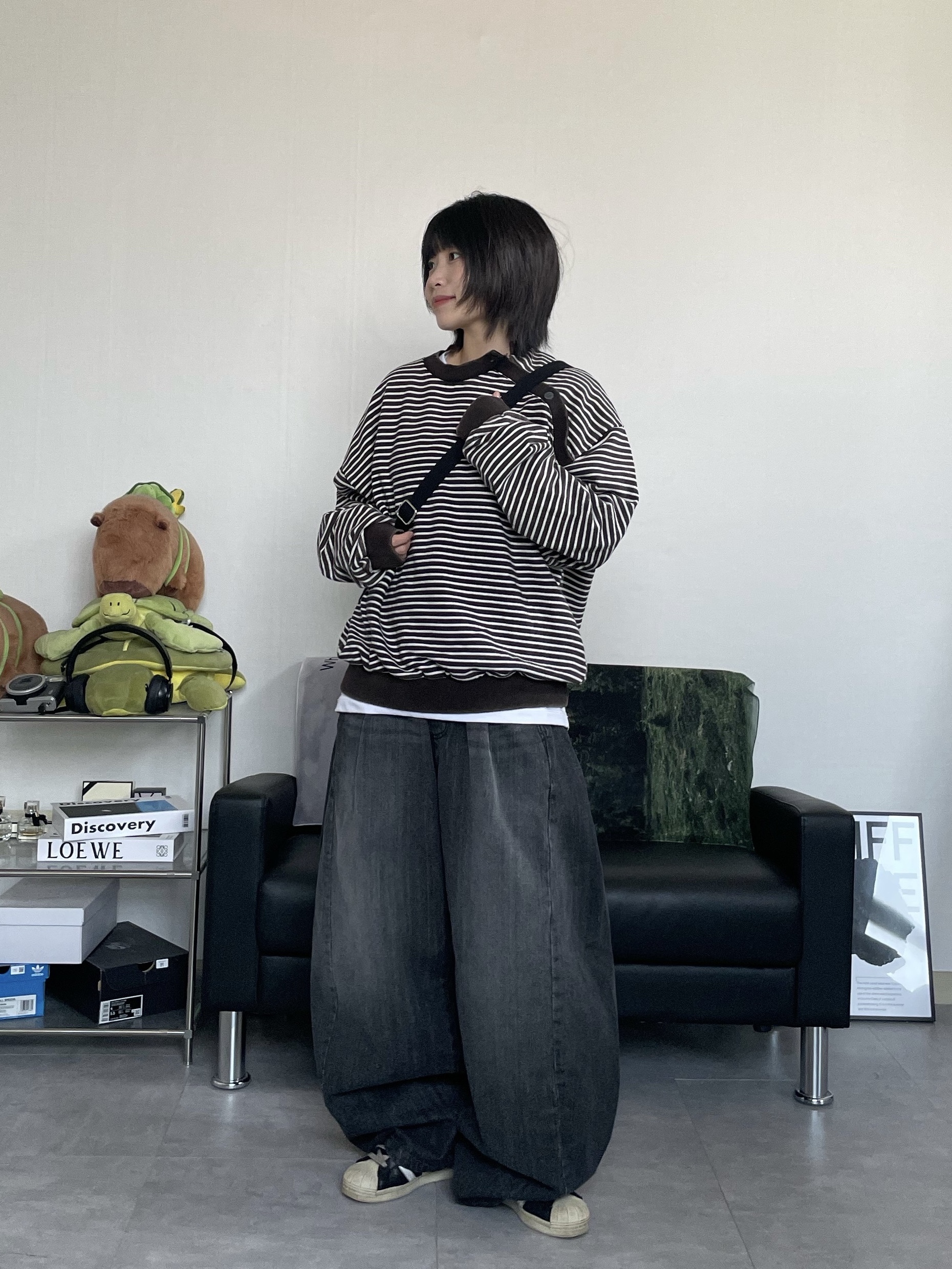 Stussy Canvas Side Pouch Washed Black 착용 스타일 - 1