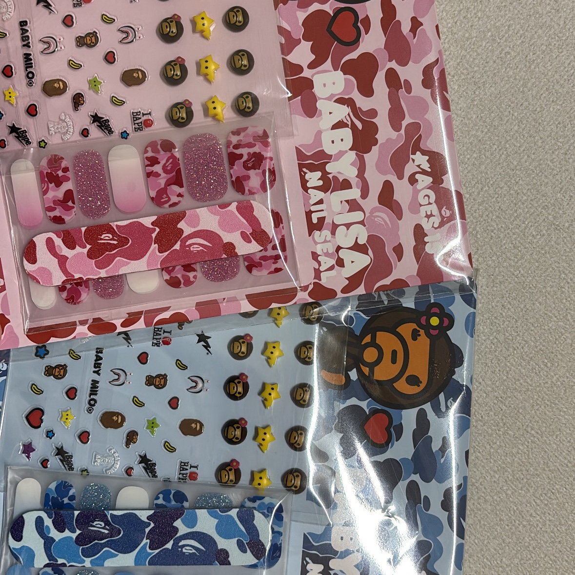 BAPE Baby Lisa Nail Seal Set Pink, BAPE Baby Lisa Nail Seal Set Blue 착용 스타일 - 1
