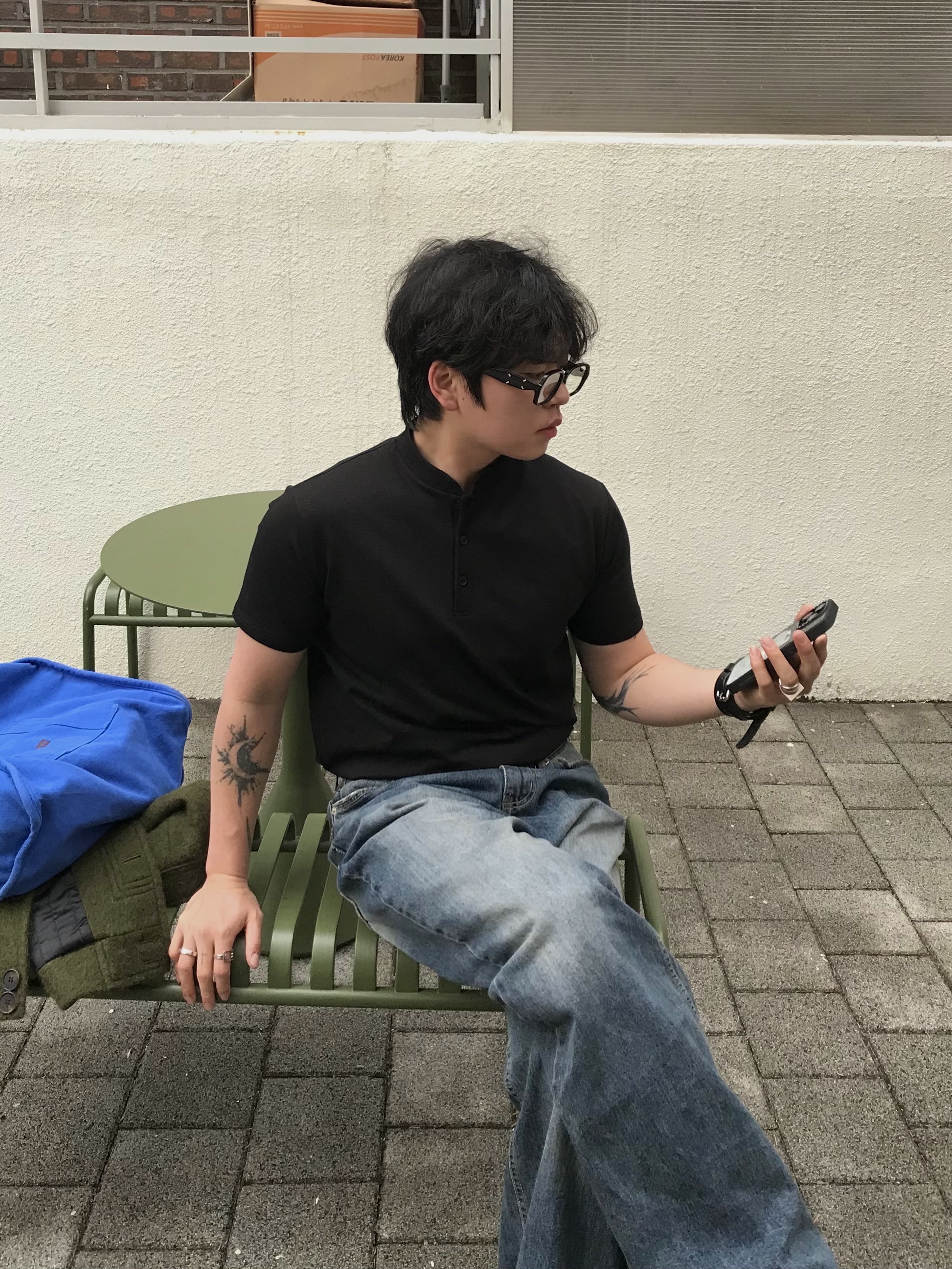 Gentle Monster x Maison Margiela MM114 Black Clear 착용 스타일 - 5