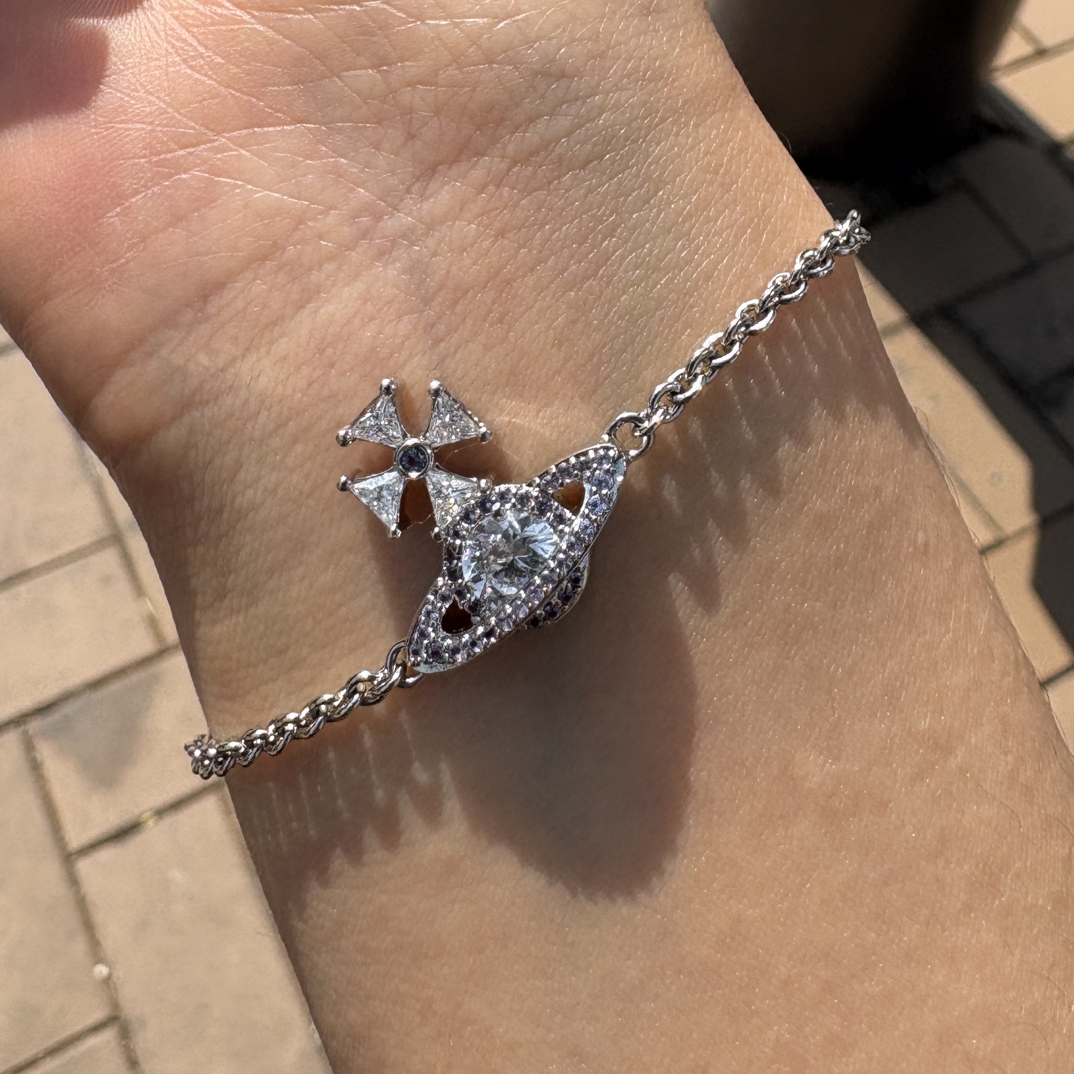 (W) Vivienne Westwood Mila Chain Bracelet Silver 착용 스타일 - 1