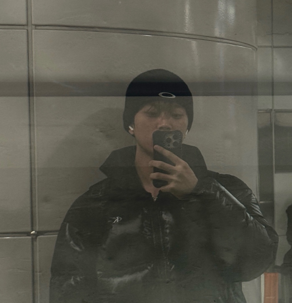 Oakley Ellipse Ribbed Beanie Blackout 착용 스타일