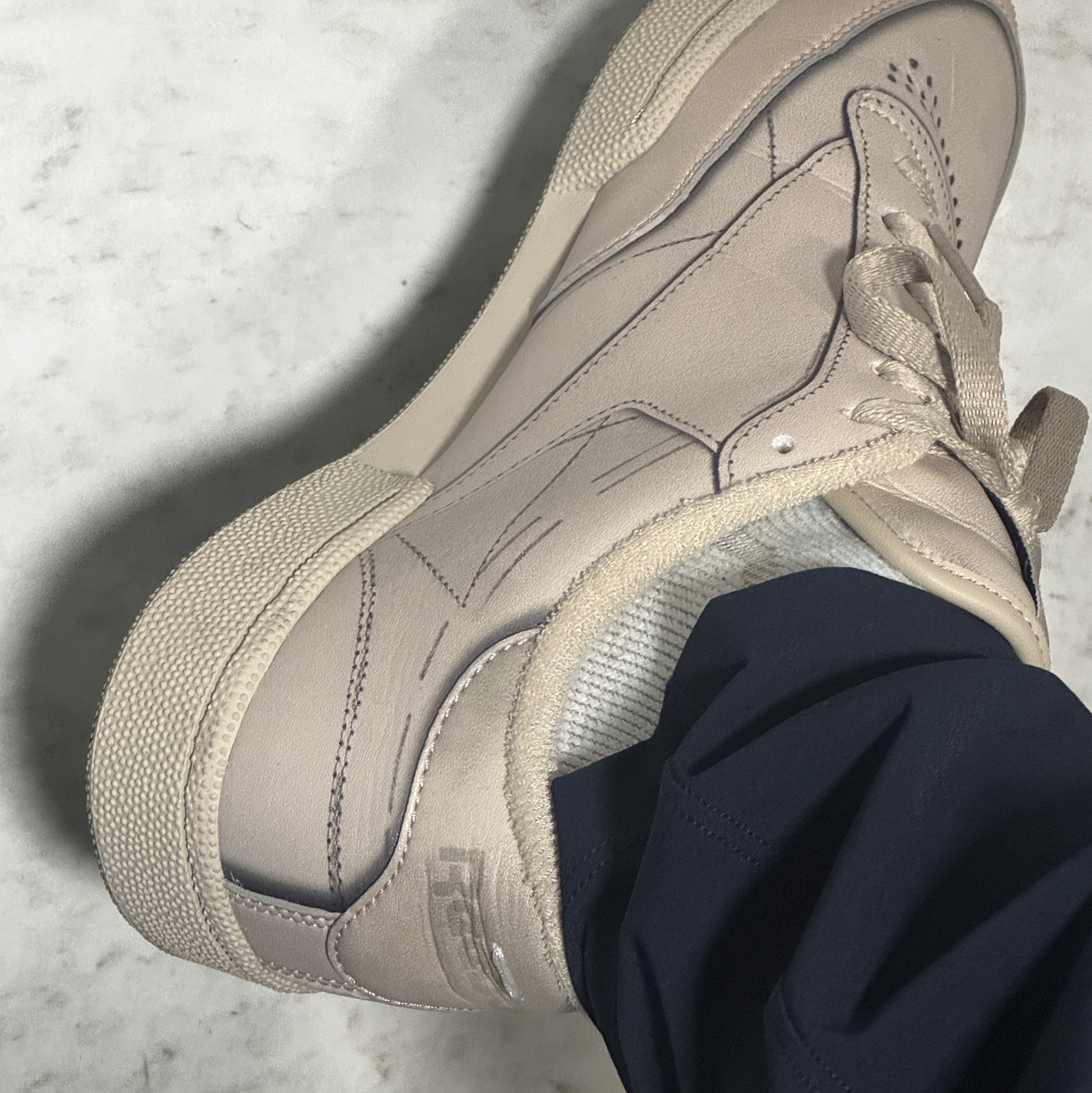 Reebok x Maison Margiela Club C TL Beige 착용 스타일 - 2
