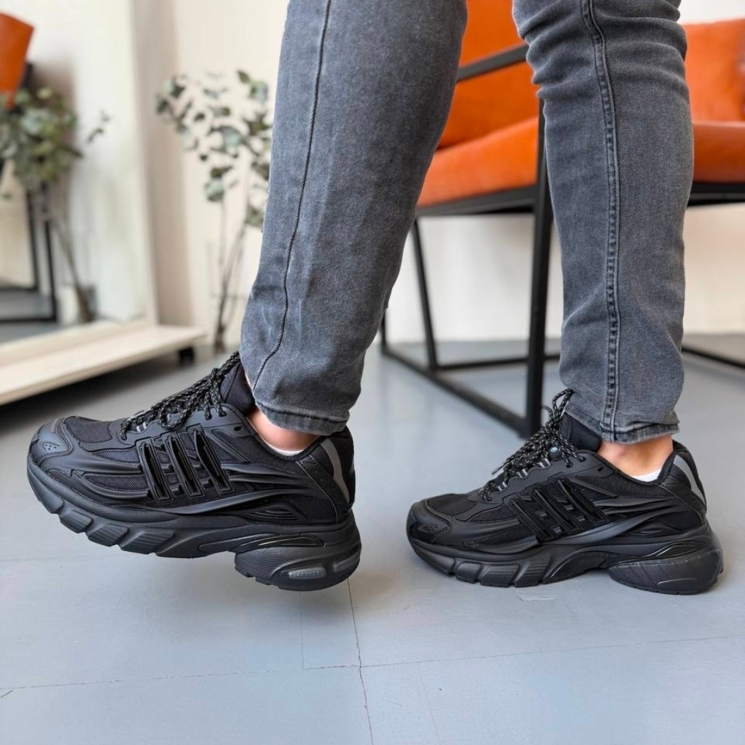 Adidas x Pharrell Williams Virginia Adistar Jellyfish Triple Black 착용 스타일 - 2
