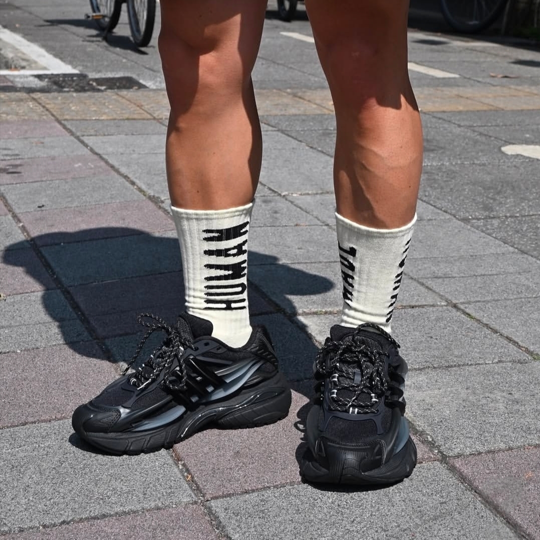 Adidas x Pharrell Williams Virginia Adistar Jellyfish Triple Black 착용 스타일 - 5