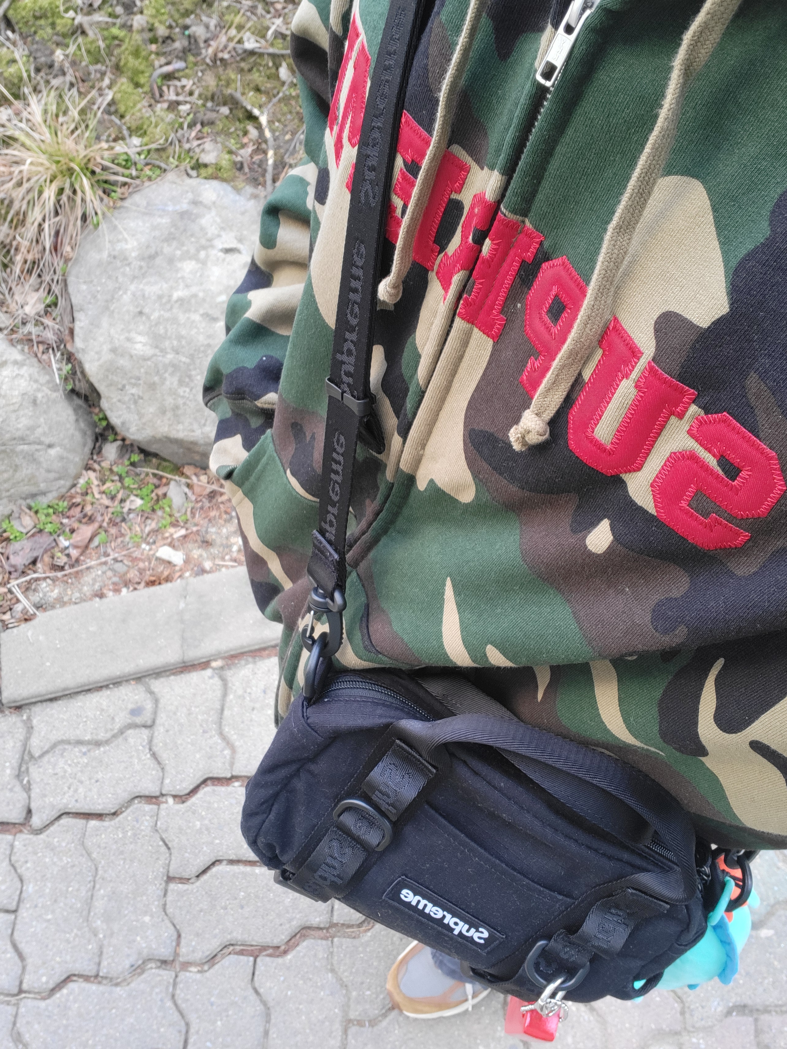 Supreme Collegiate Applique Zip Up Hooded Sweatshirt Woodland Camo - 25FW, Supreme Mini Duffle Bag Black - 26SS 착용 스타일 - 1