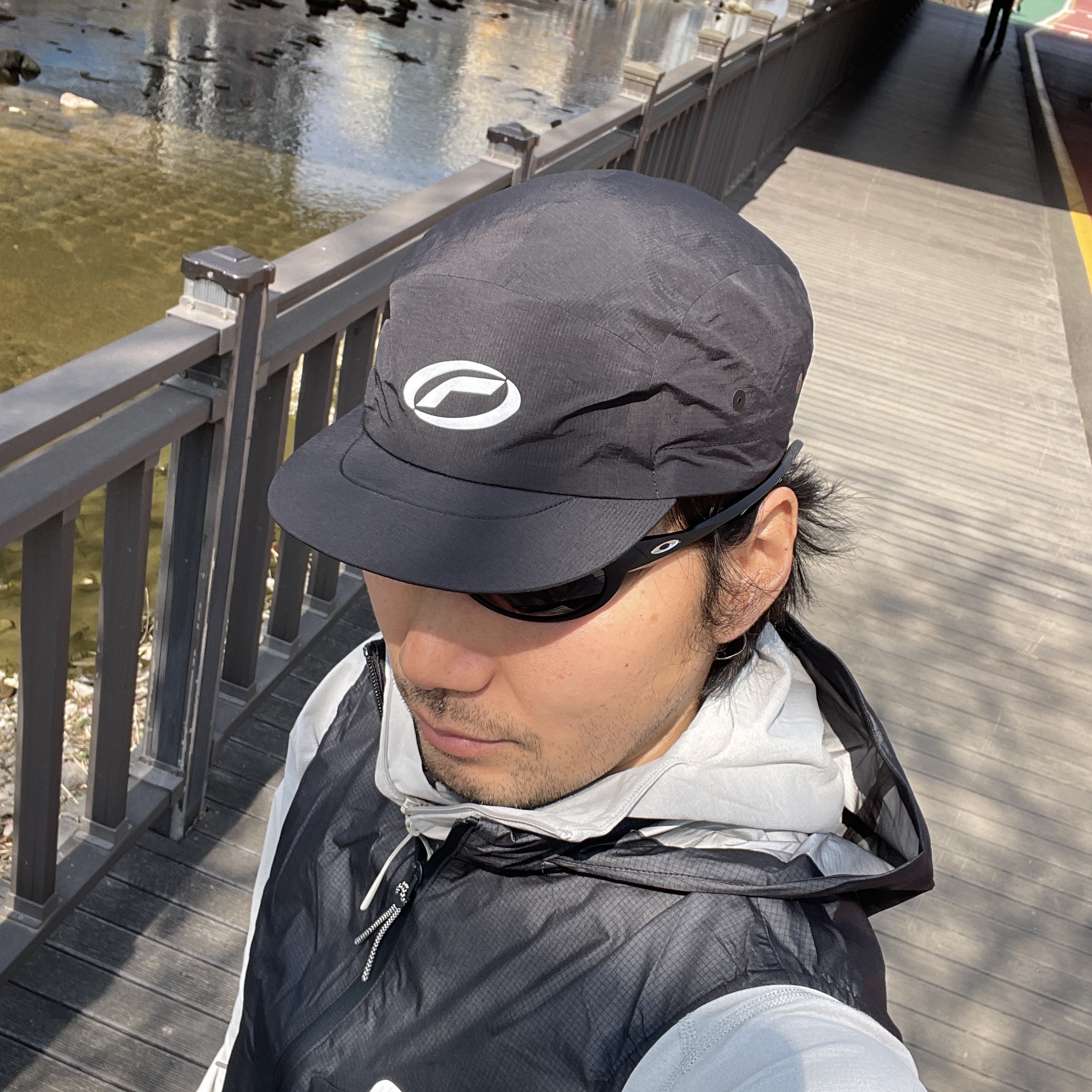 Optimistic Runners OR Tights Asphalt Grey, Optimistic Runners Balaclava Hoodie Light Grey 착용 스타일