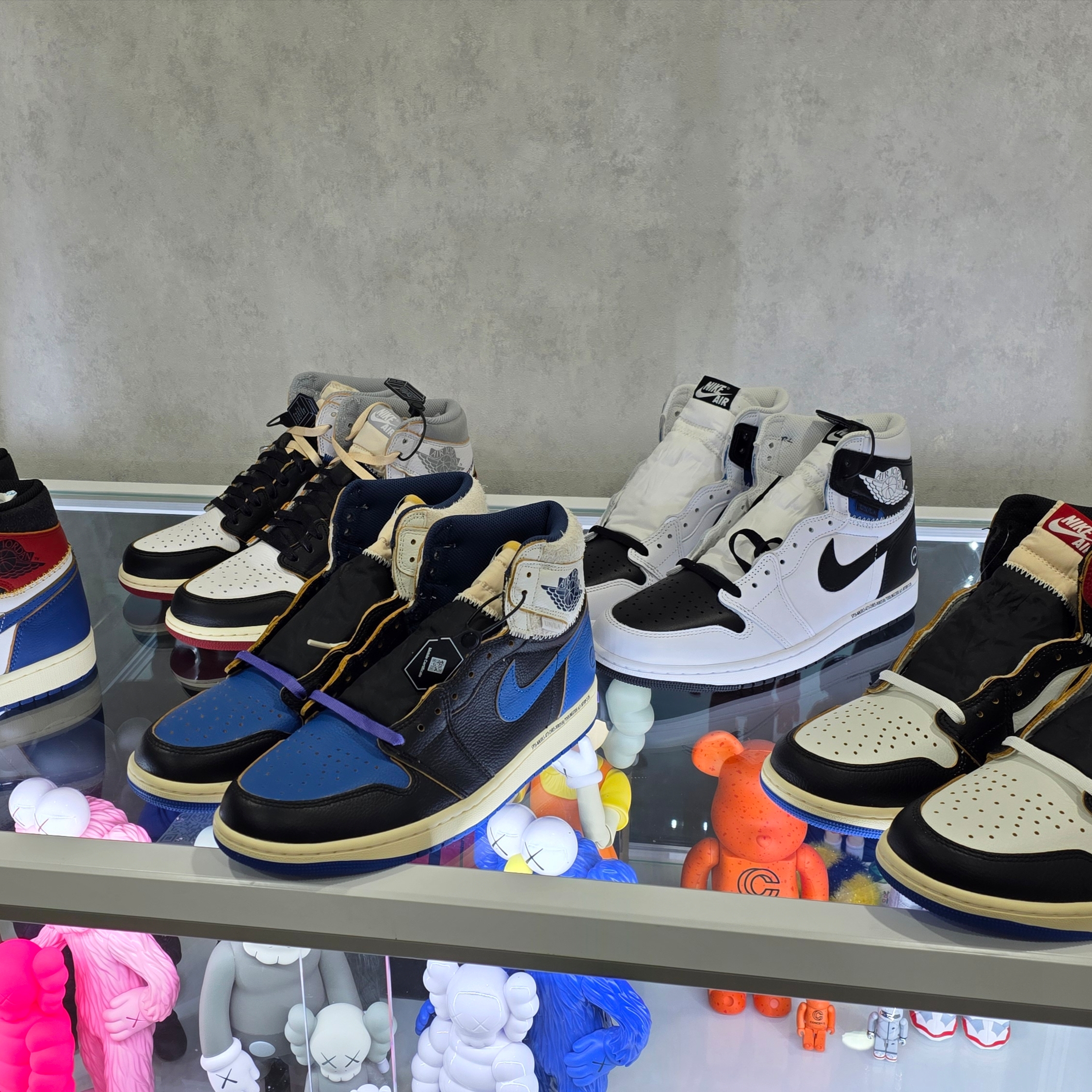 Jordan 1 x Union Retro High Blue Toe, Jordan 1 x Fragment x Union LA Retro High OG SP Black Navy 착용 스타일