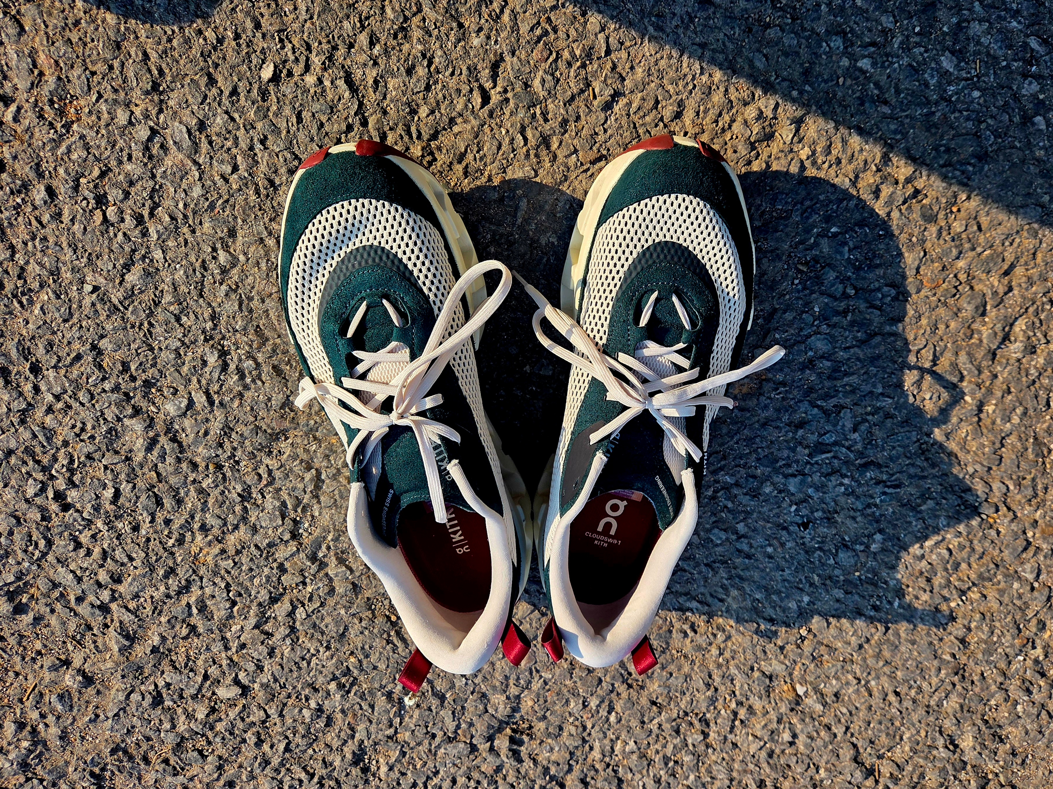 On Running x Kith K-Tech 2 Spirulina Barley 착용 스타일 - 1