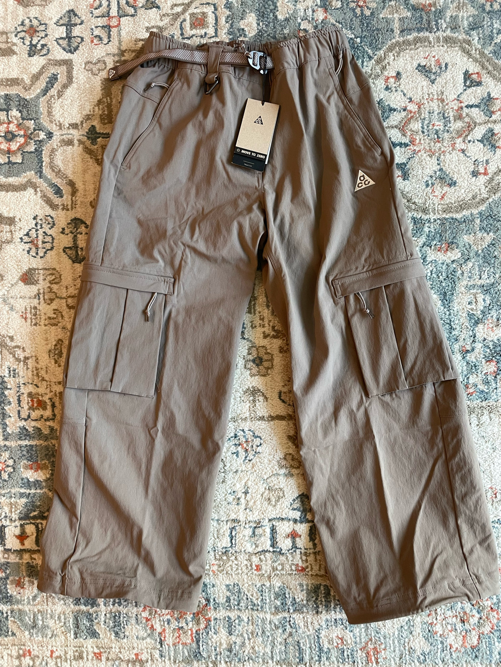 (W) Nike ACG Smith Summit Cargo Pants Mink Brown College Grey - Asia 착용 스타일 - 3