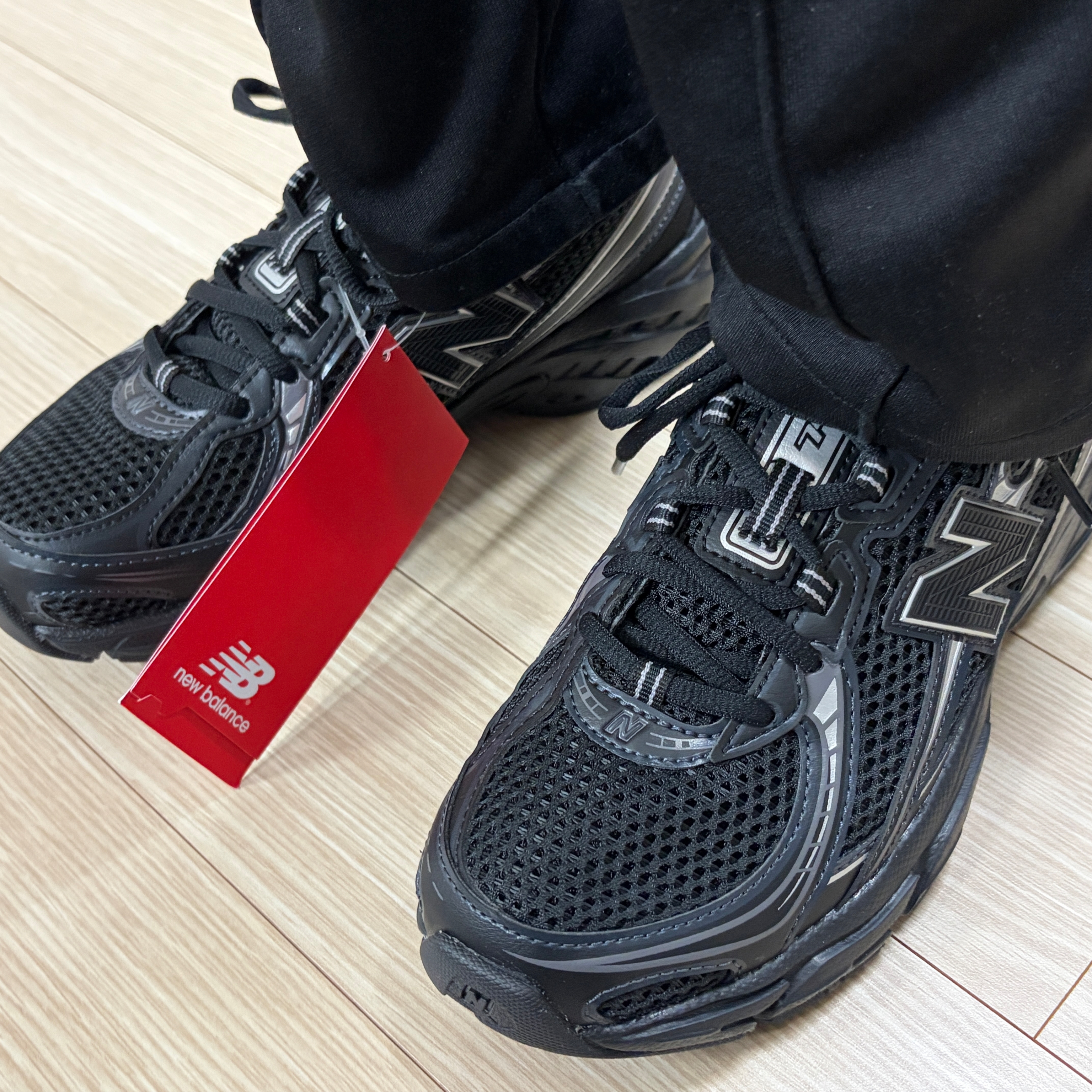 New Balance 740v2 Black Silver Metallic 착용 스타일