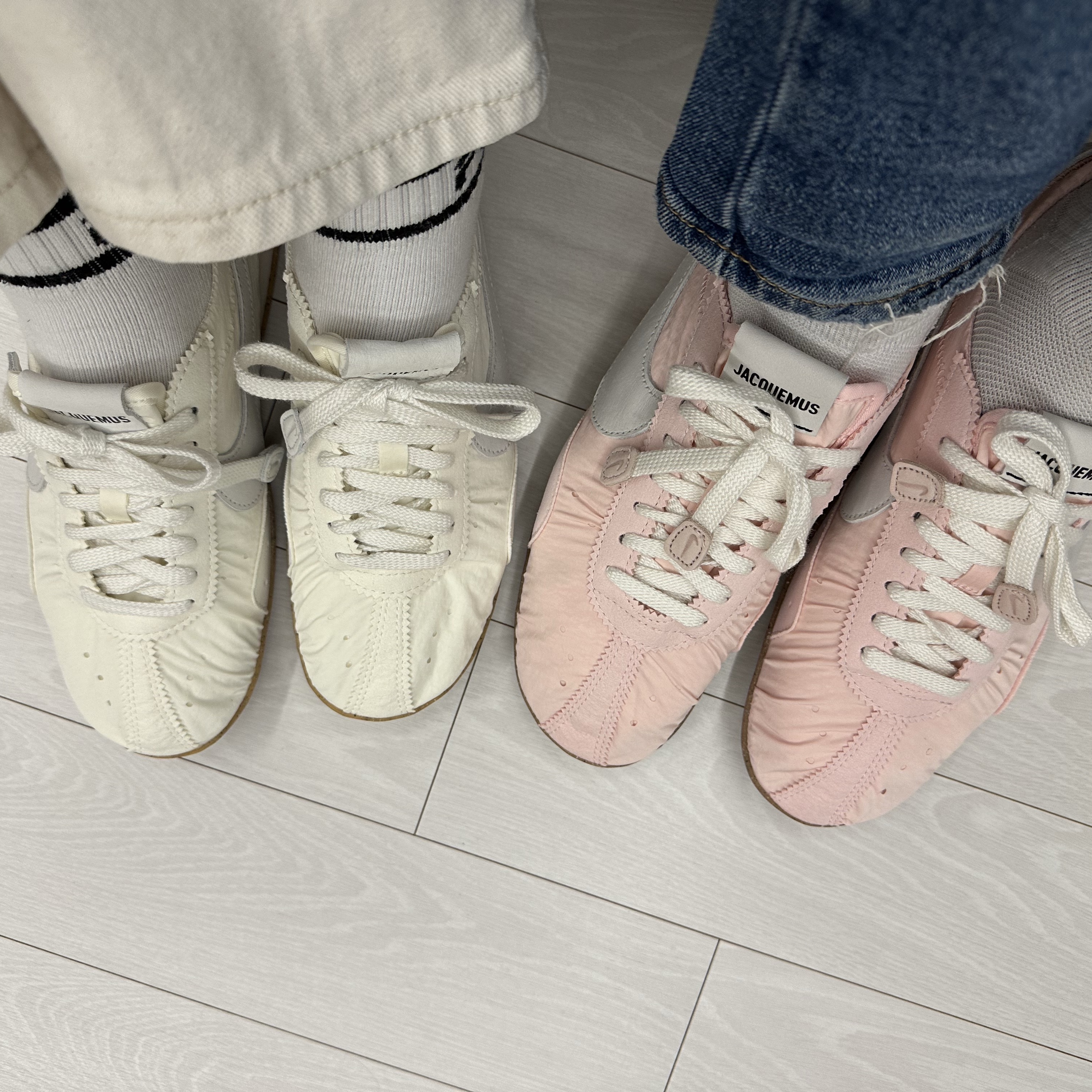 Nike x Jacquemus Moon Shoe SP Fauna Brown Cashmere, Nike x Jacquemus Moon Shoe SP Off Noir Cashmere 착용 스타일 - 1