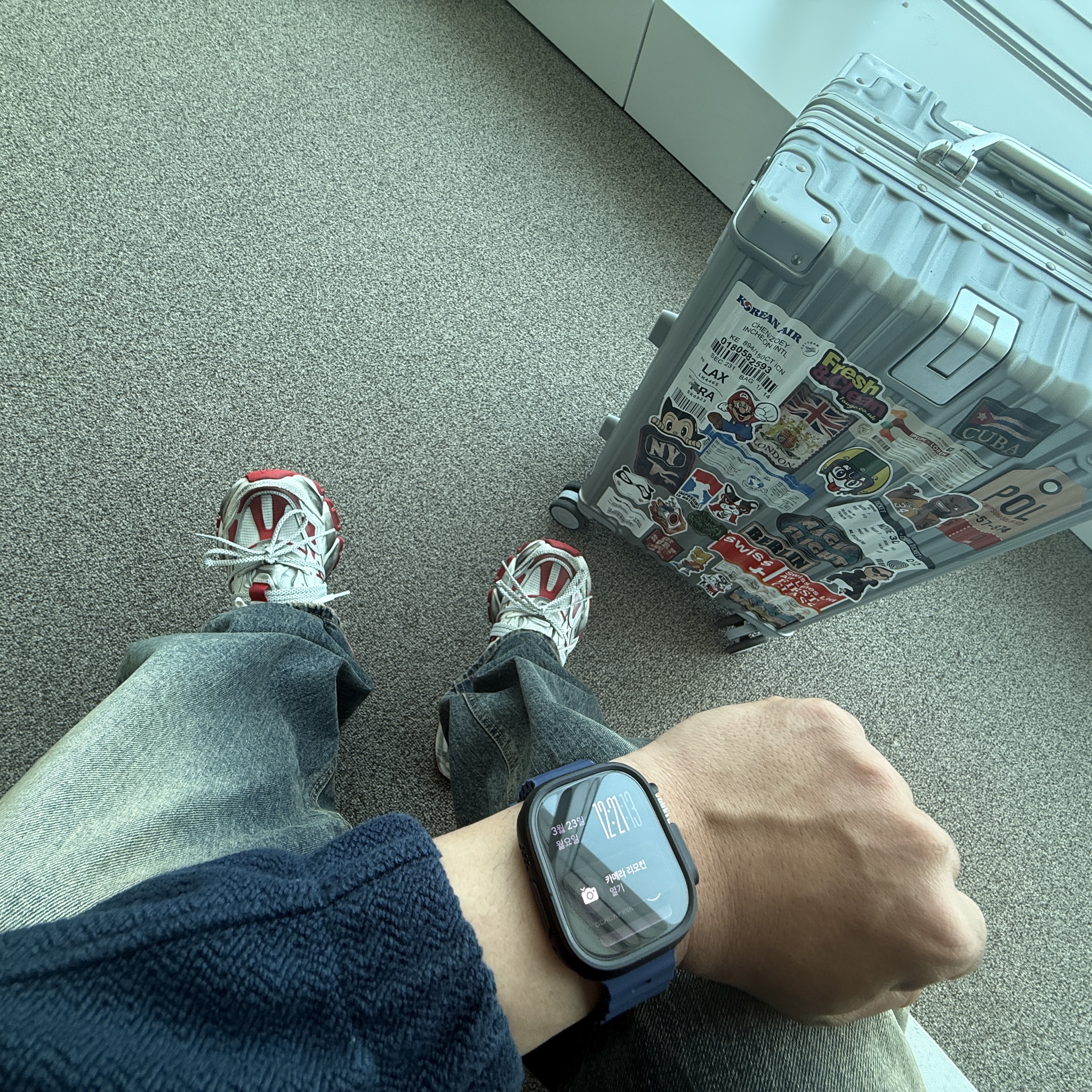 Adidas Vento XLG Deluxe Sneakers White Red, Undermycar Mu.26 Anti Fxxking Logo Play Brush Washed Wide Jeans Oil Blue 착용 스타일 - 2
