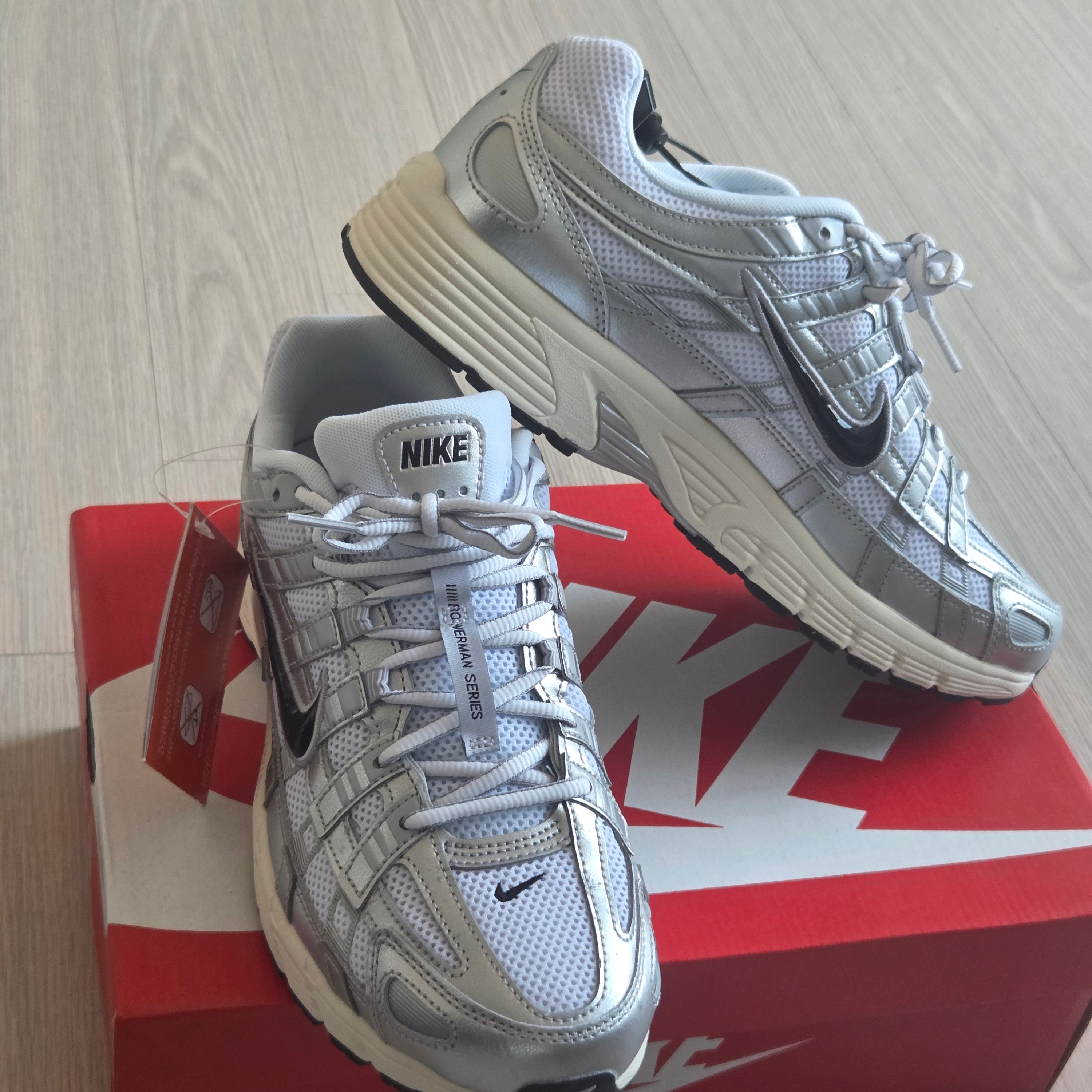 Nike P-6000 White Metallic Silver 착용 스타일