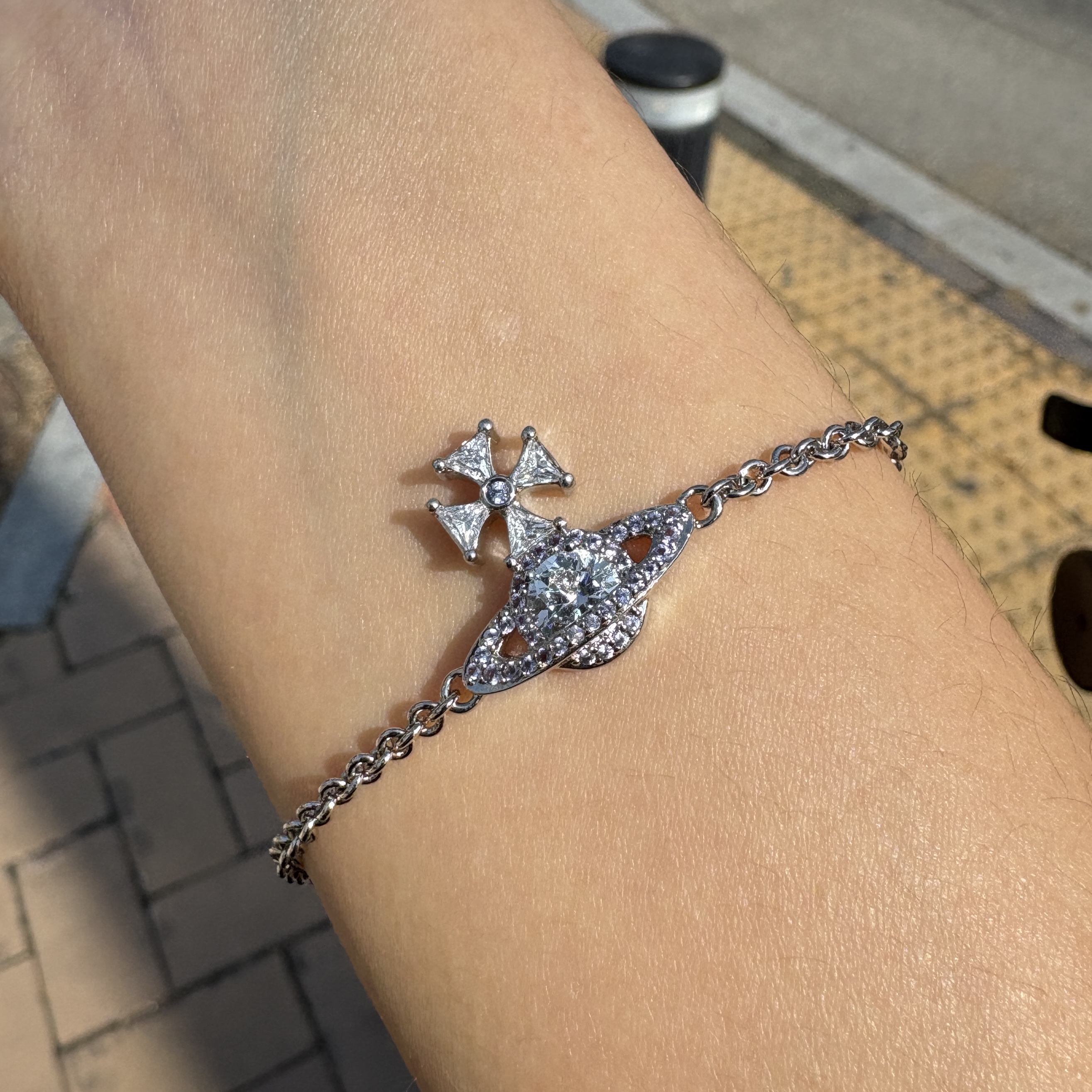(W) Vivienne Westwood Mila Chain Bracelet Silver 착용 스타일 - 2