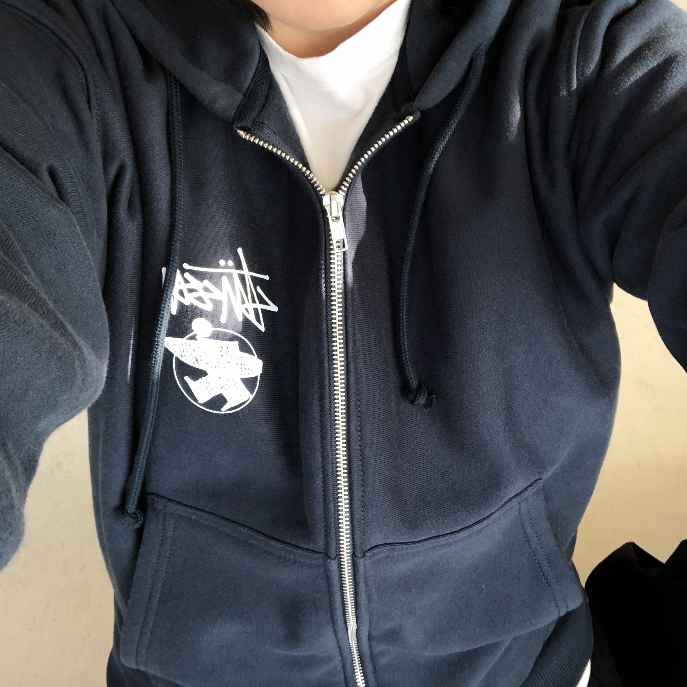 Stussy Long Haul Zip Hoodie Navy 착용 스타일